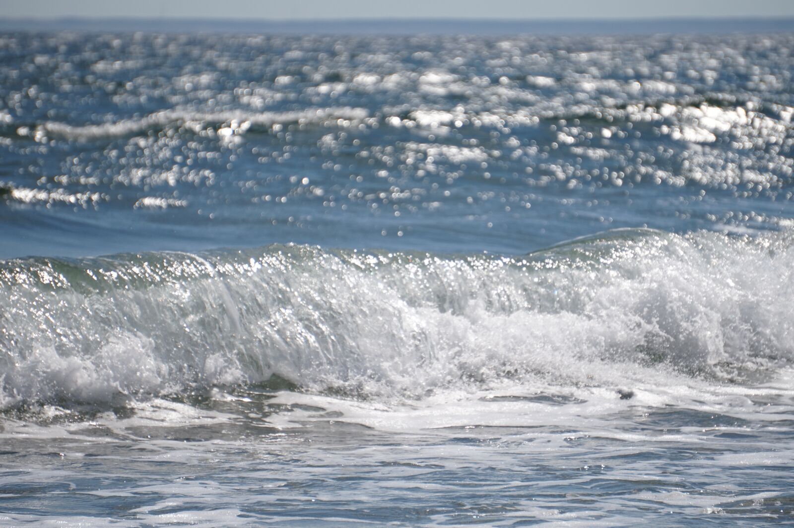 Sony Alpha a5000 (ILCE 5000) sample photo. Waves, beach, ocean photography
