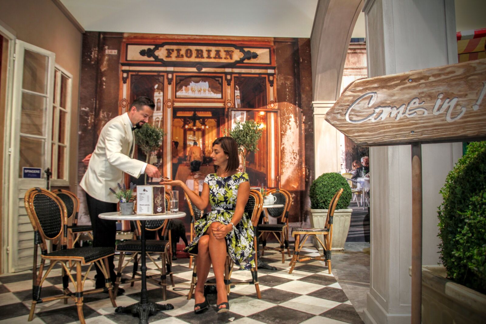Canon EOS 60D sample photo. Cafe, waiter, operation photography