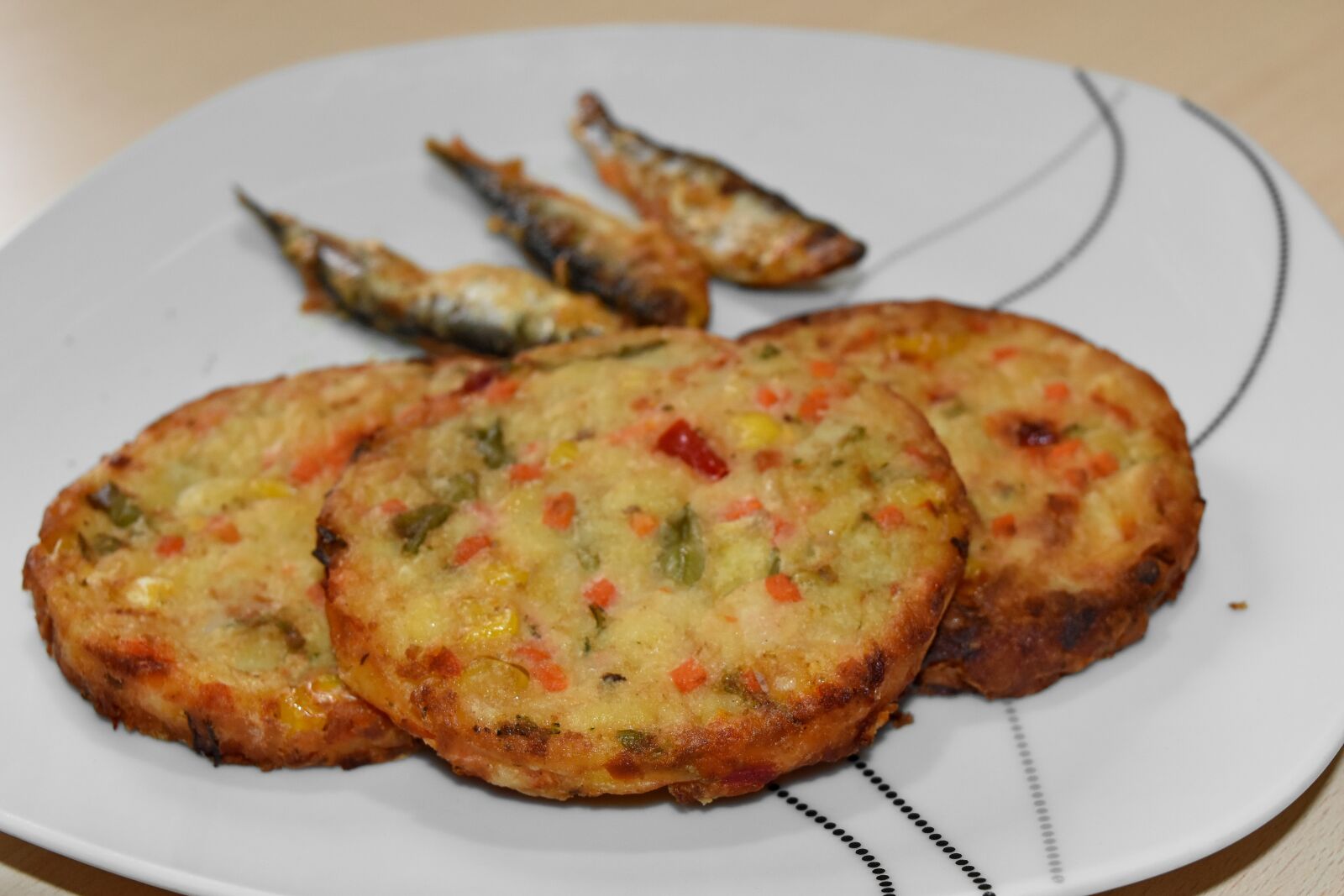 Nikon D5500 sample photo. Burger, fish, grill, plate photography