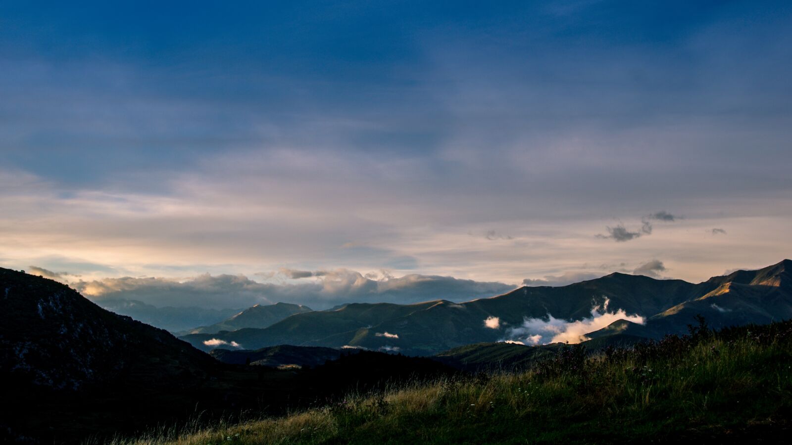 smc PENTAX-DA L 18-55mm F3.5-5.6 sample photo. Mountain, fog, mountain landscape photography