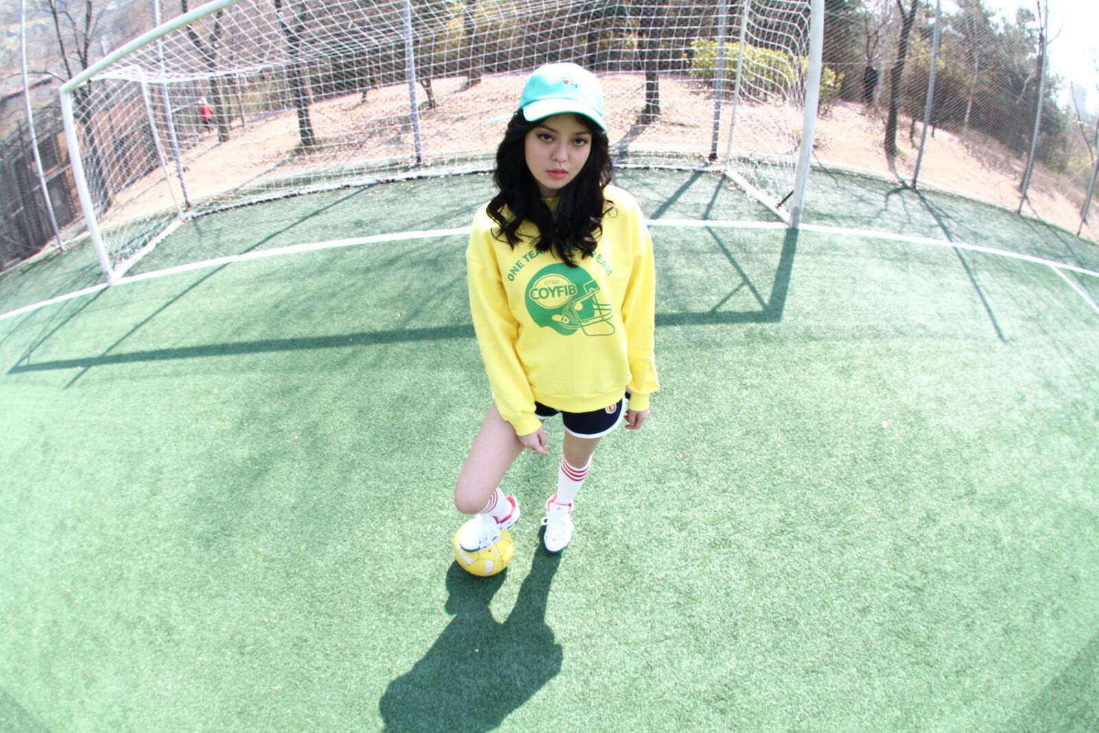 Canon EOS 7D sample photo. Cap, yellow, abstract photography