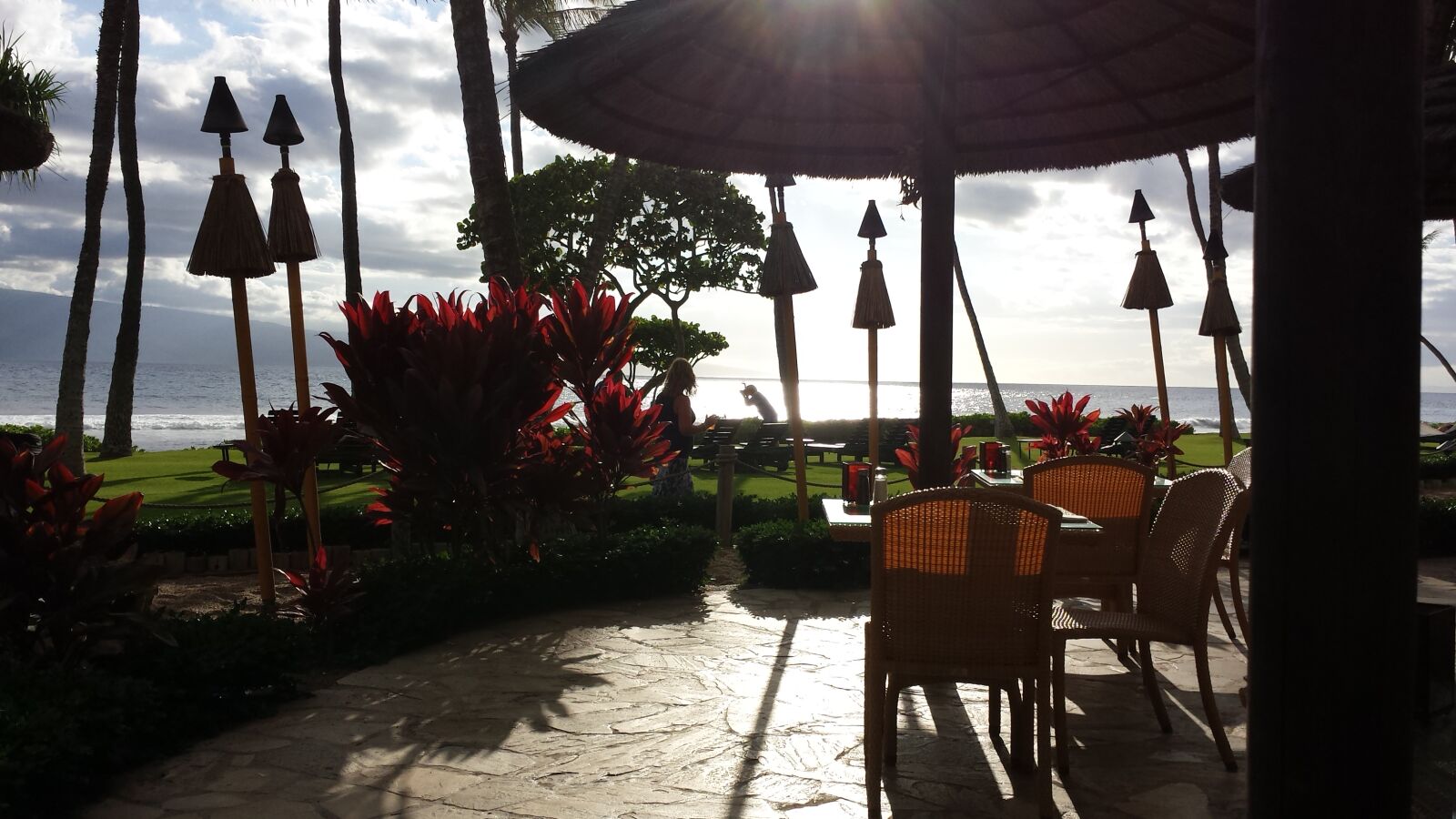 Samsung Galaxy S4 sample photo. Hawaii, patio, tiki, tropical photography