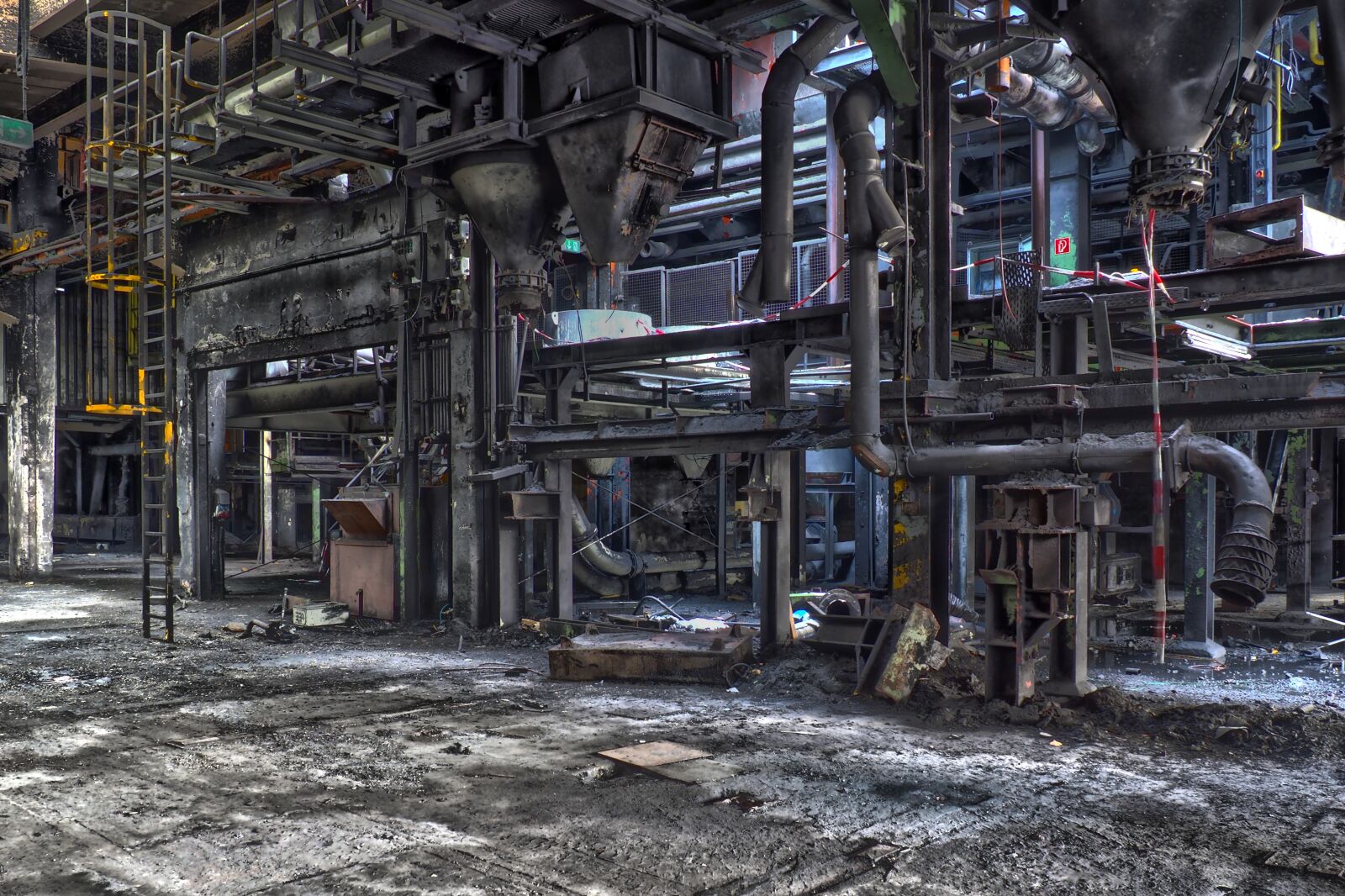 Olympus OM-D E-M10 sample photo. Lost places, factory, hall photography