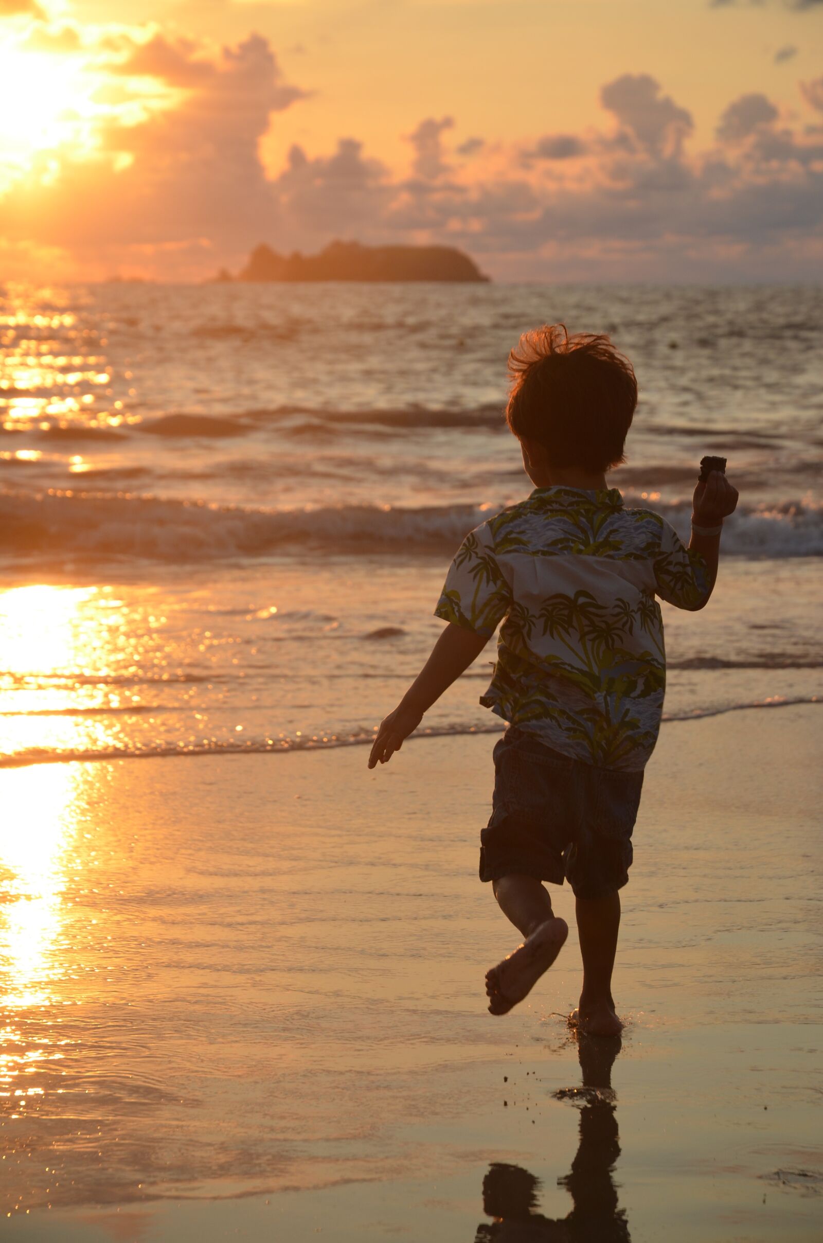 Nikon D5100 sample photo. Sunset, child, beach photography