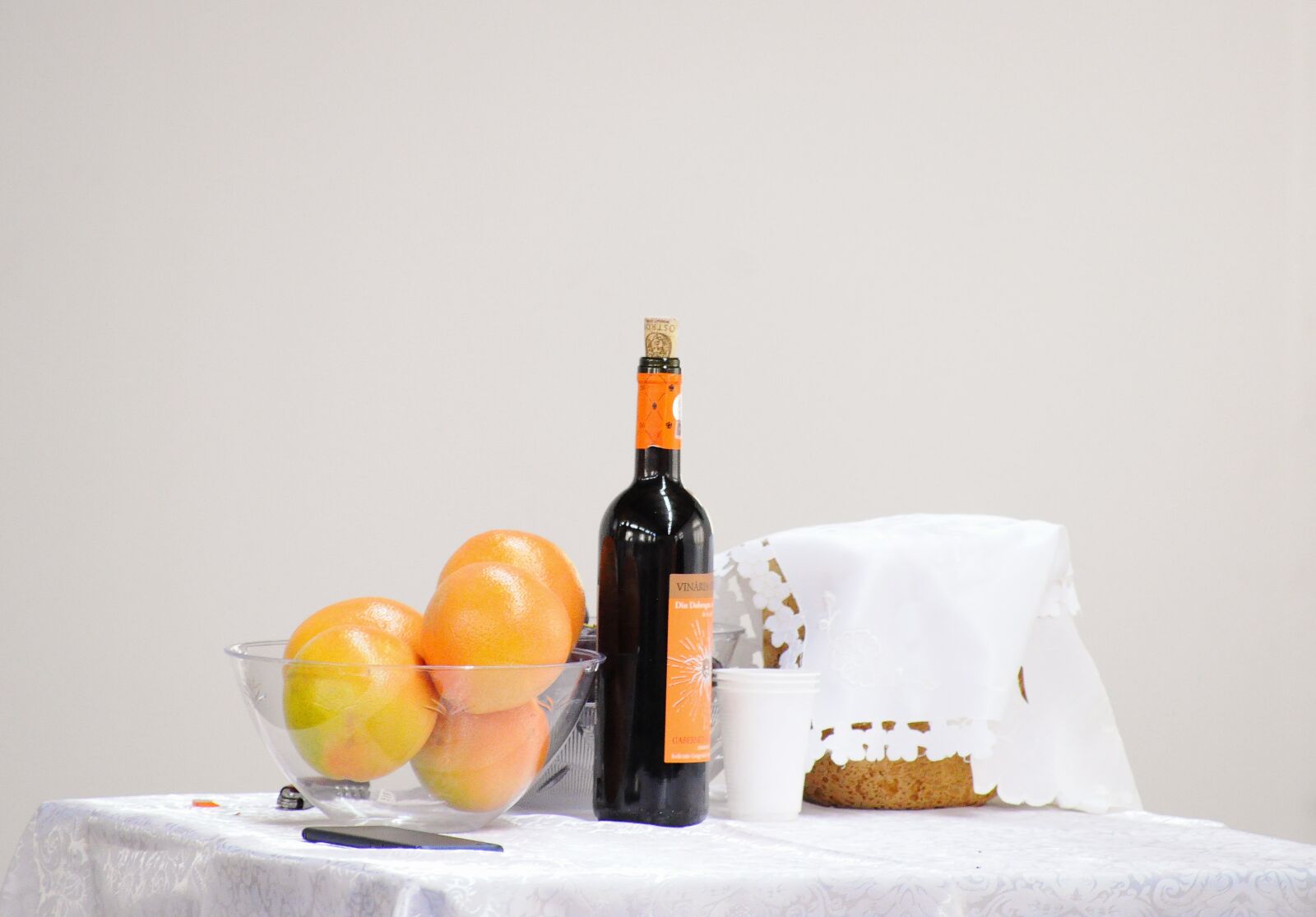Nikon D5000 sample photo. Grapefruit, wine, table photography
