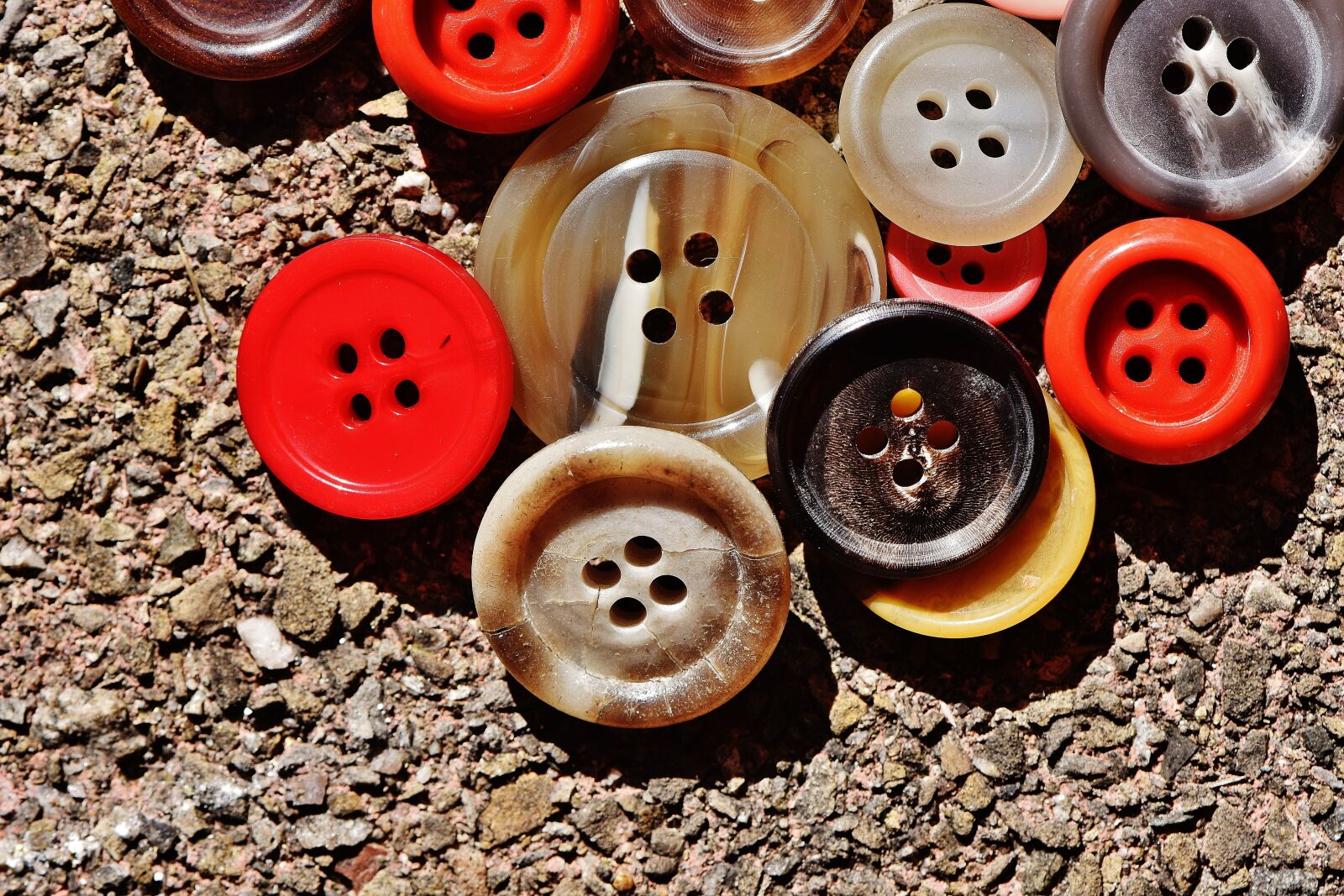 Nikon D7200 sample photo. Buttons, 4 holes, colorful photography