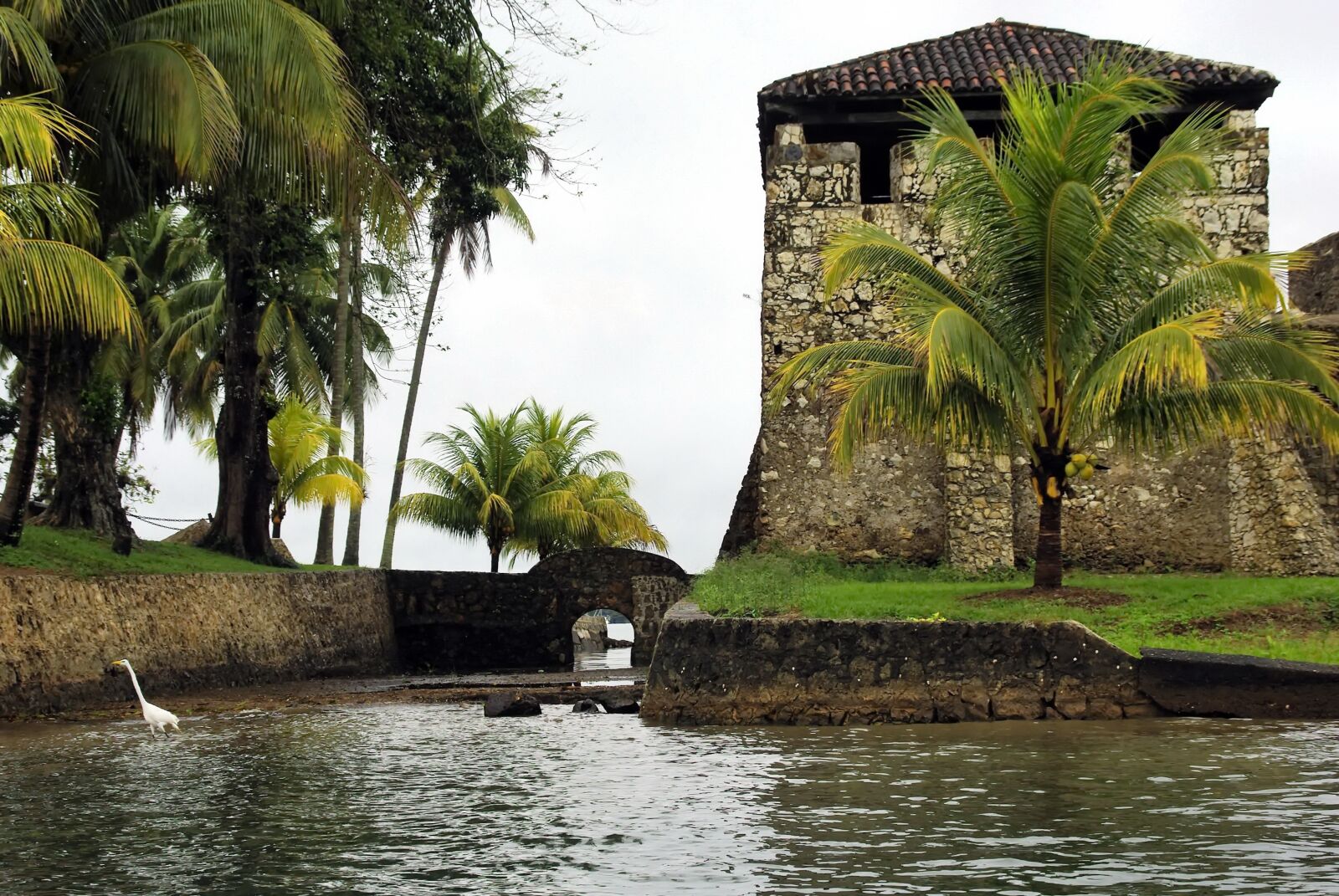 Pentax K200D sample photo. Guatemala, fort, spanish photography