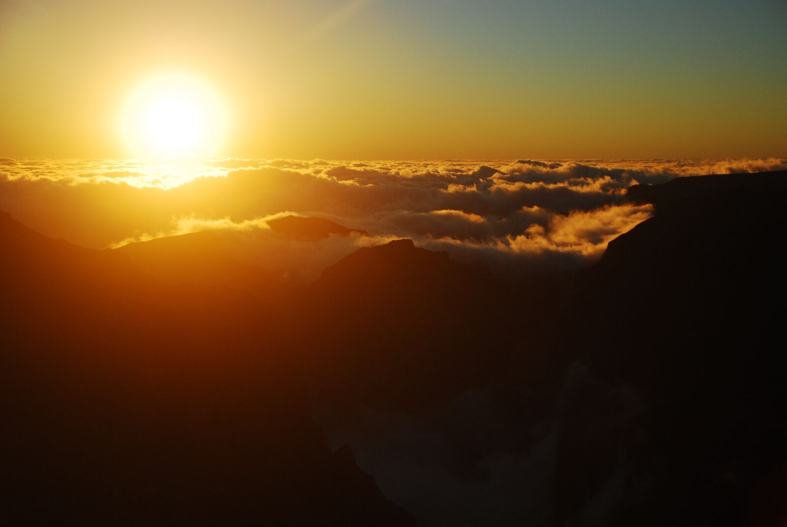 Nikon D80 sample photo. Sunset, mountains, clouds photography