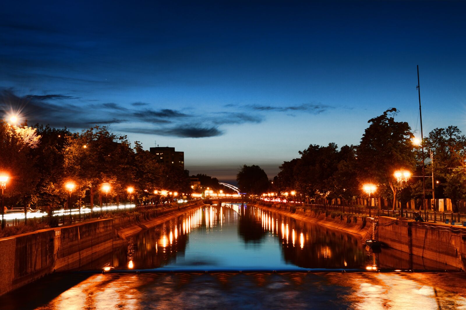 Nikon D3200 sample photo. City lights, night, evening photography