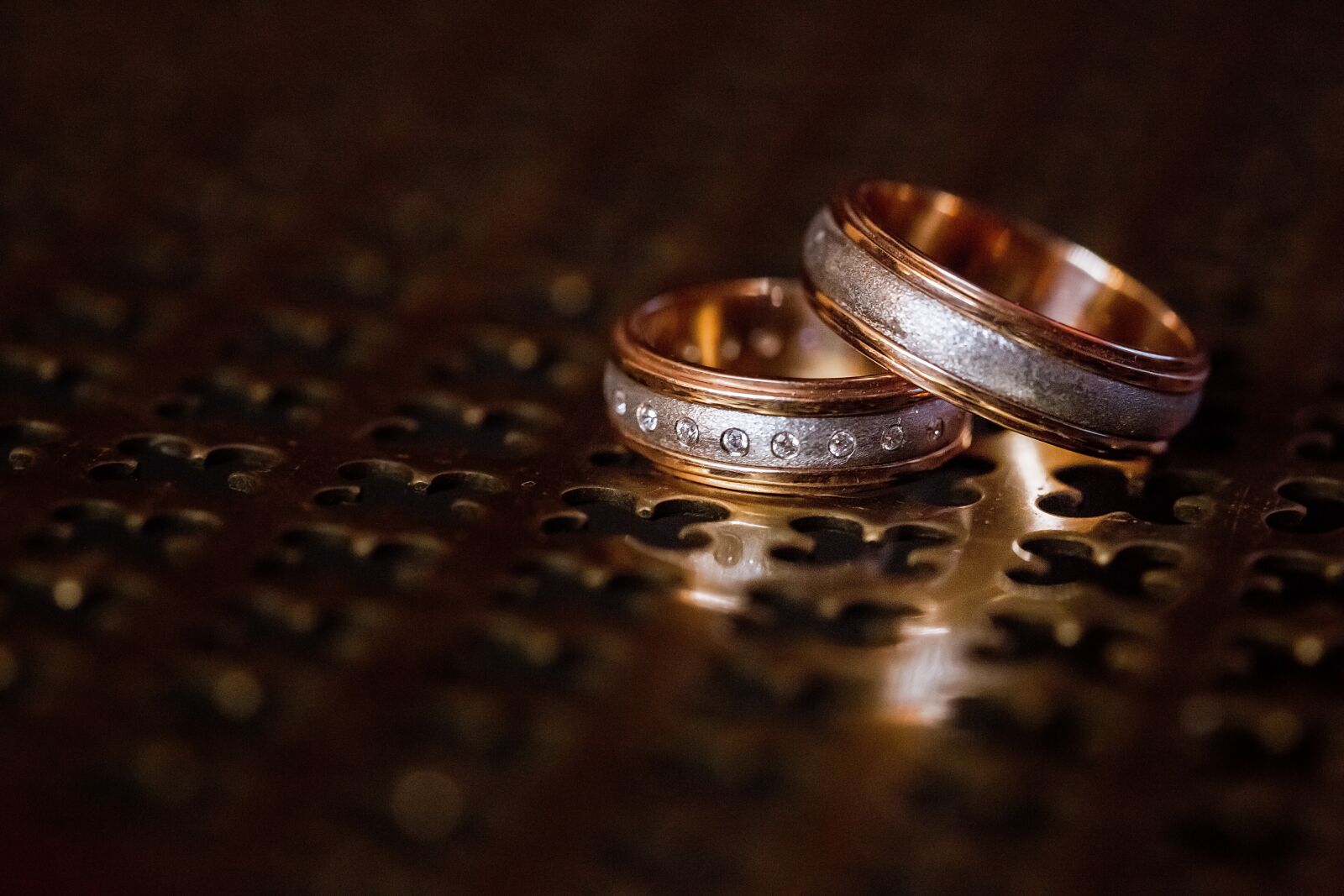 Canon EOS 5D Mark III + Canon EF 100mm F2.8 Macro USM sample photo. Diamond, gold, rings, golden photography