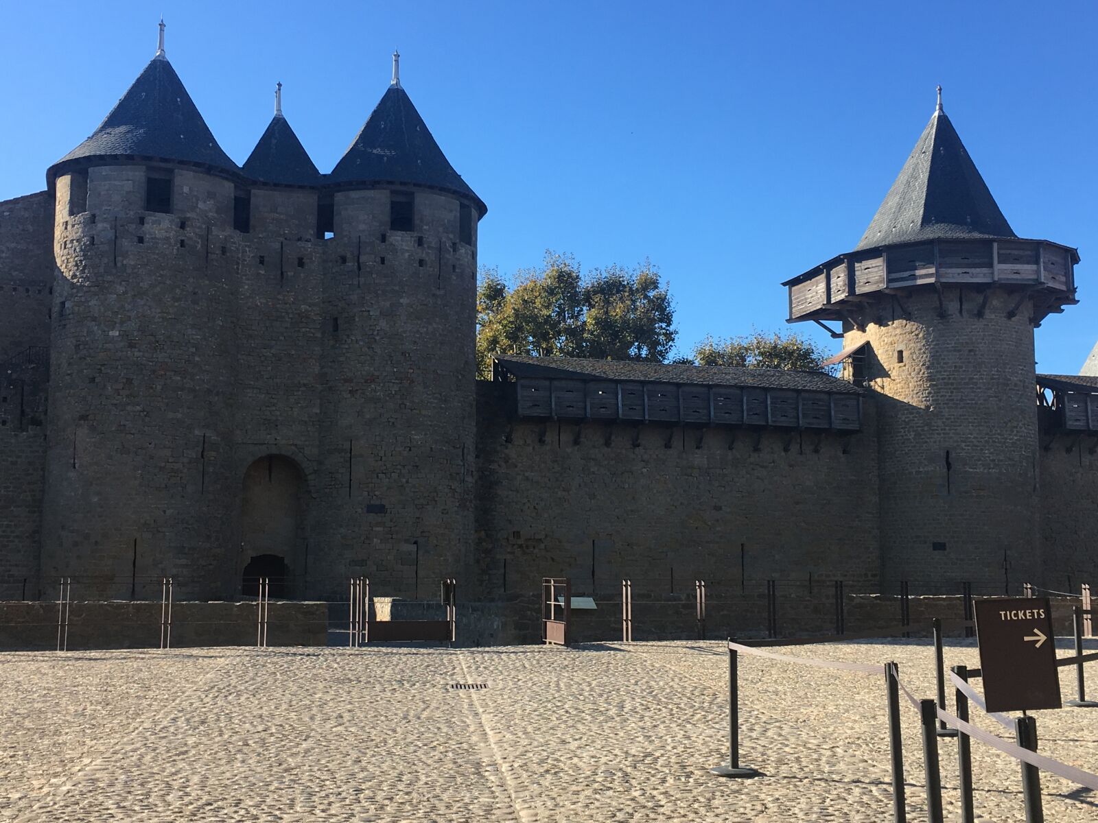 iPhone SE back camera 4.15mm f/2.2 sample photo. Castle, medieval, medieval, castle photography