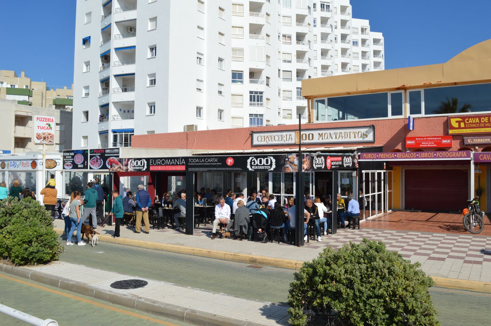 Nikon D3200 sample photo. Café, bar, summer playground photography
