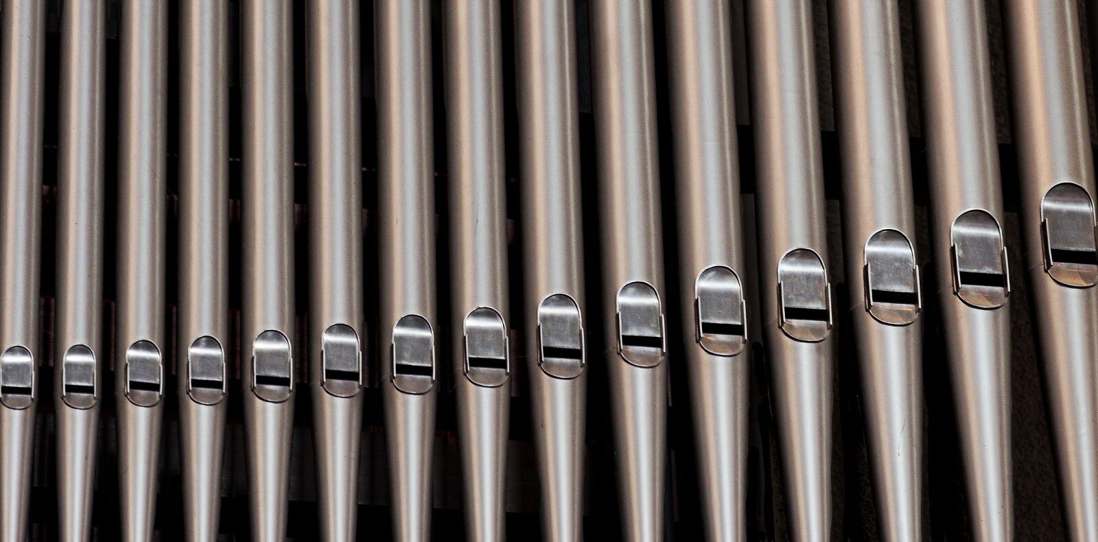 Olympus OM-D E-M5 + Olympus M.Zuiko Digital ED 75mm F1.8 sample photo. Organ, pipes, church photography