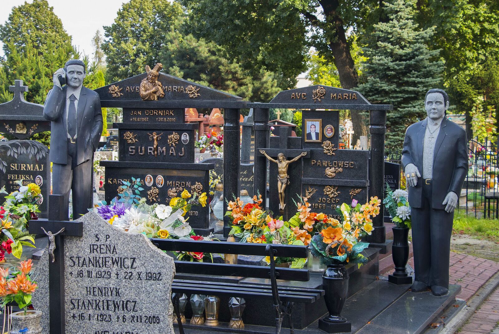 Canon EOS 70D sample photo. Cemetery, monument, funeral photography
