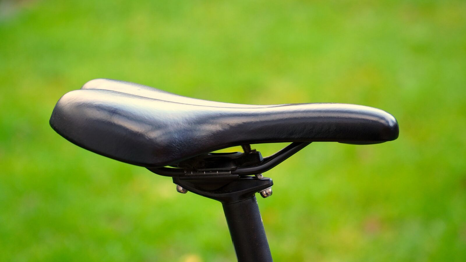 Sony E PZ 18-105mm F4 G OSS sample photo. Bike, saddle, wheel photography