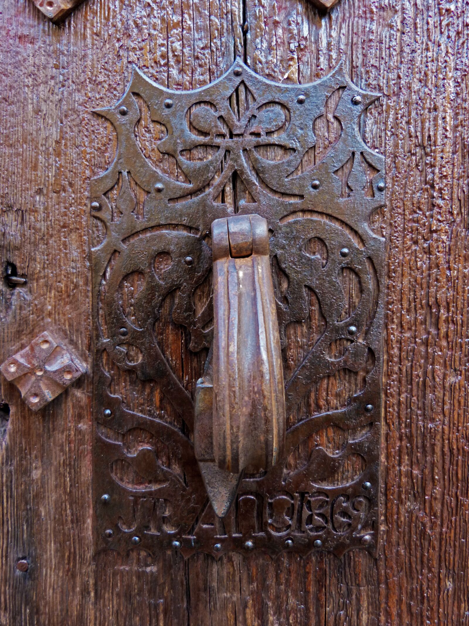 Panasonic DMC-FZ62 sample photo. Passepartout, old, wood photography