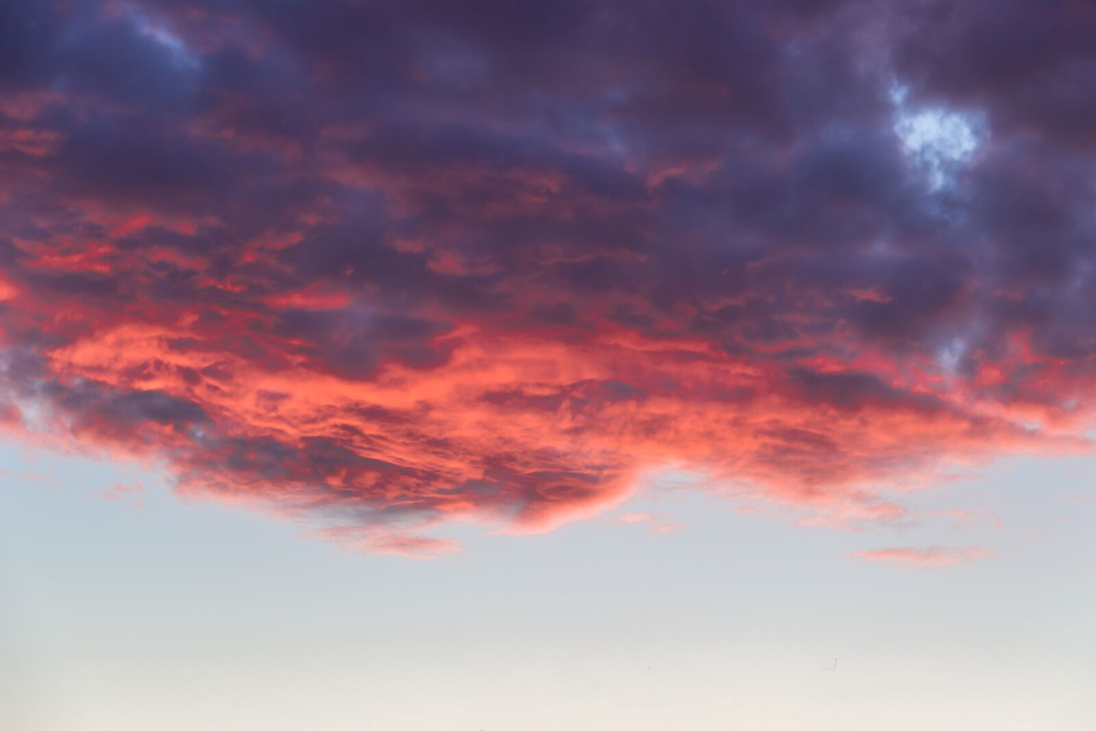 Canon EF-S 18-135mm F3.5-5.6 IS sample photo. Clouds, red, sunset photography