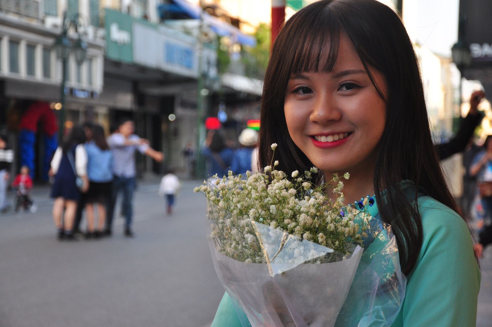 Nikon D90 sample photo. Girl, camera, vietnam photography