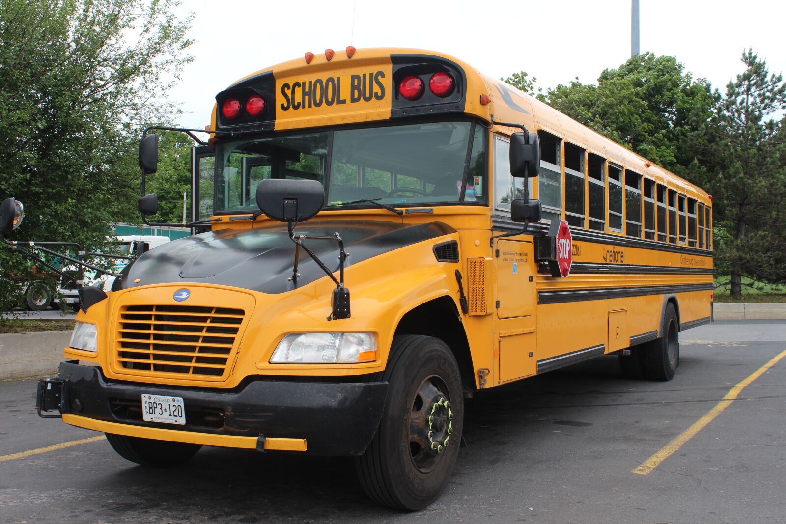 Canon EF-S 18-55mm F3.5-5.6 IS II sample photo. School bus, canada, montreal photography