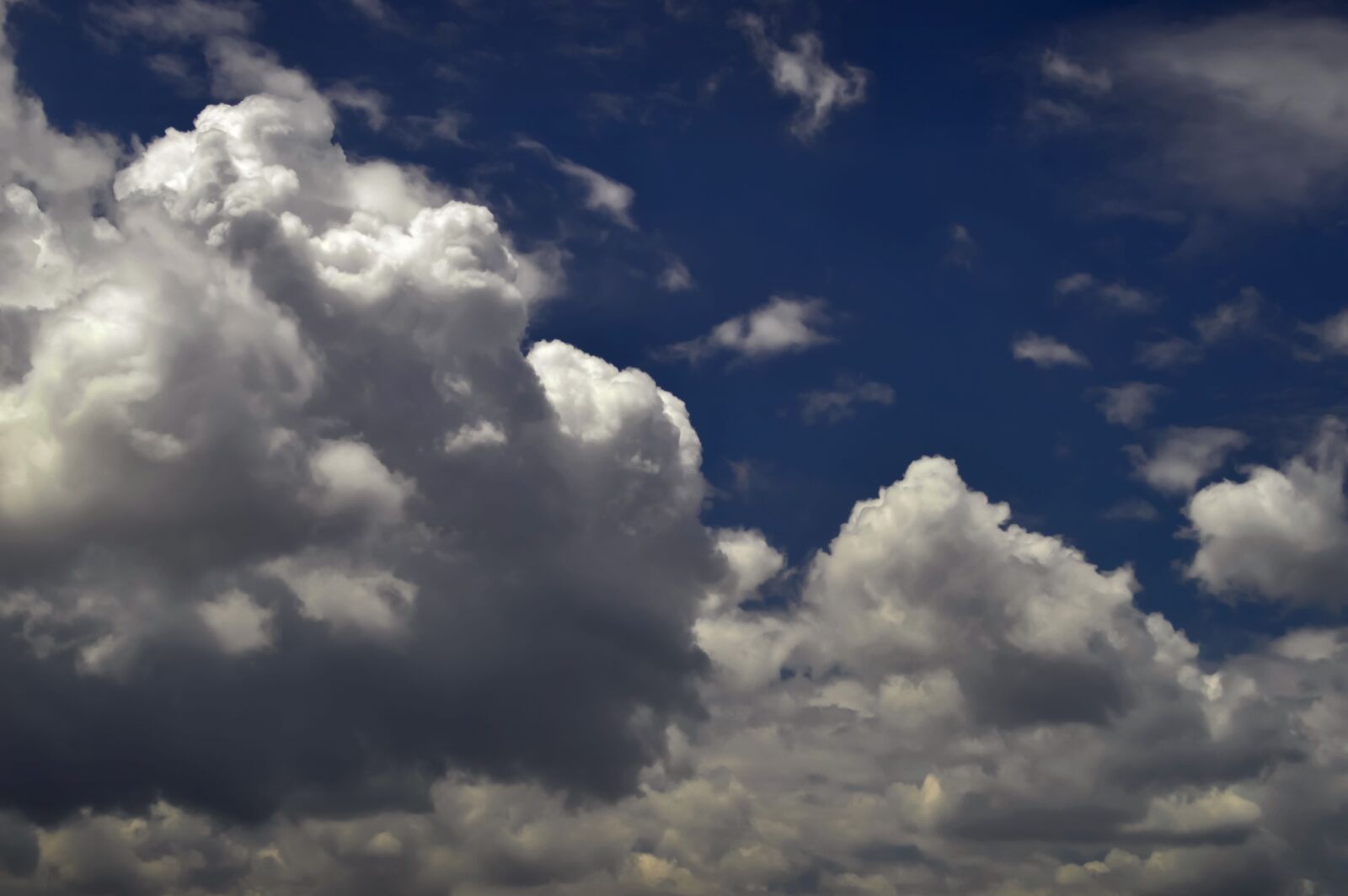 Nikon D3200 sample photo. Clouds, grey clouds, gray photography