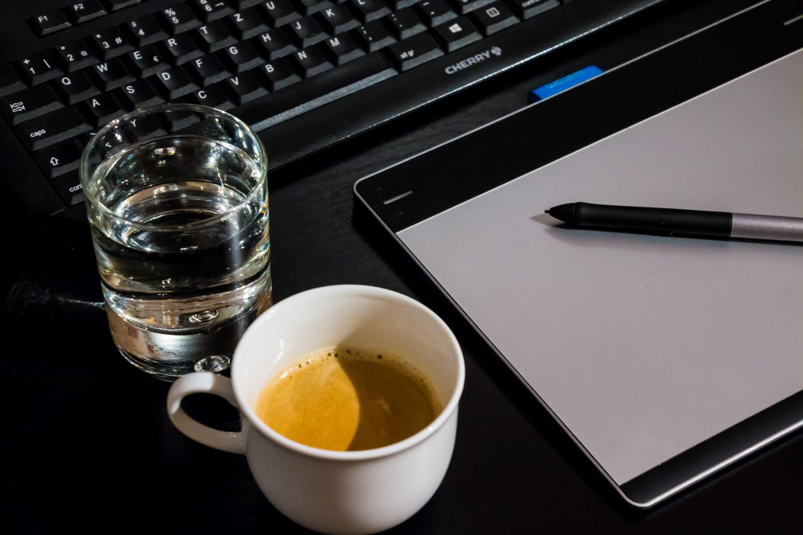 Canon EOS 70D sample photo. Work, computer, tablet photography