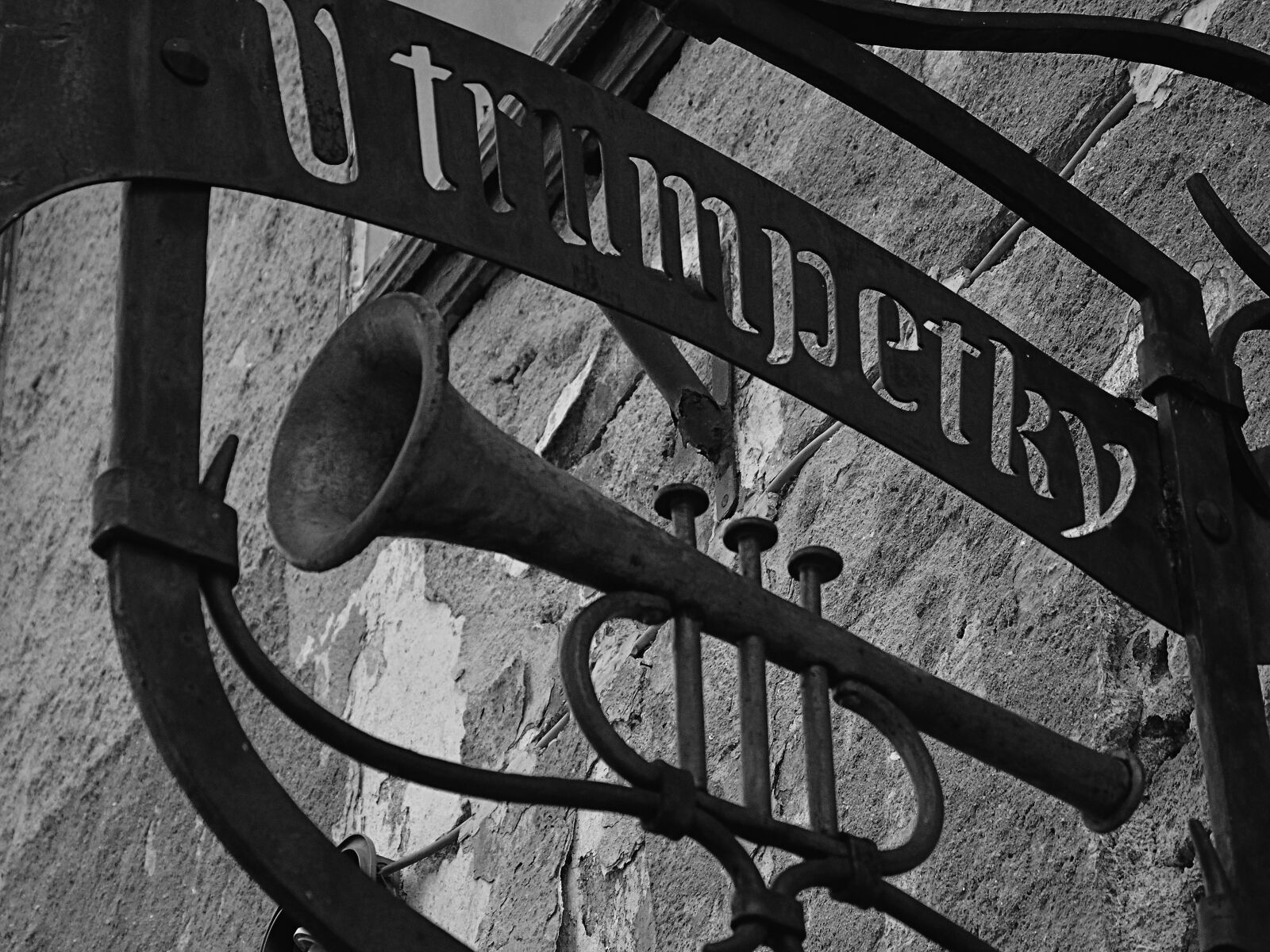 Sony Cyber-shot DSC-H400 sample photo. Pub, signs, the name photography