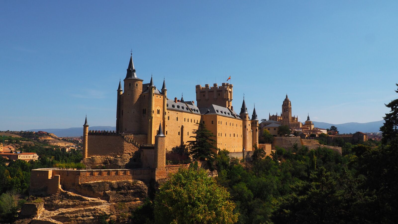Olympus OM-D E-M10 II sample photo. Cathedral, cathedral of segovia photography