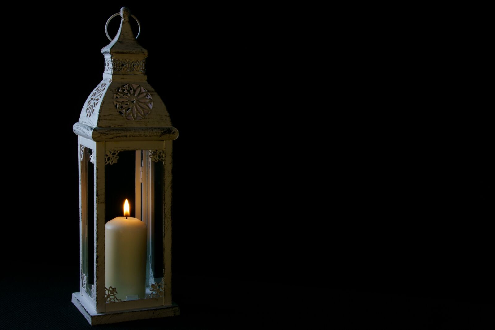 Sony ILCA-77M2 sample photo. Candle, replacement lamp, lantern photography