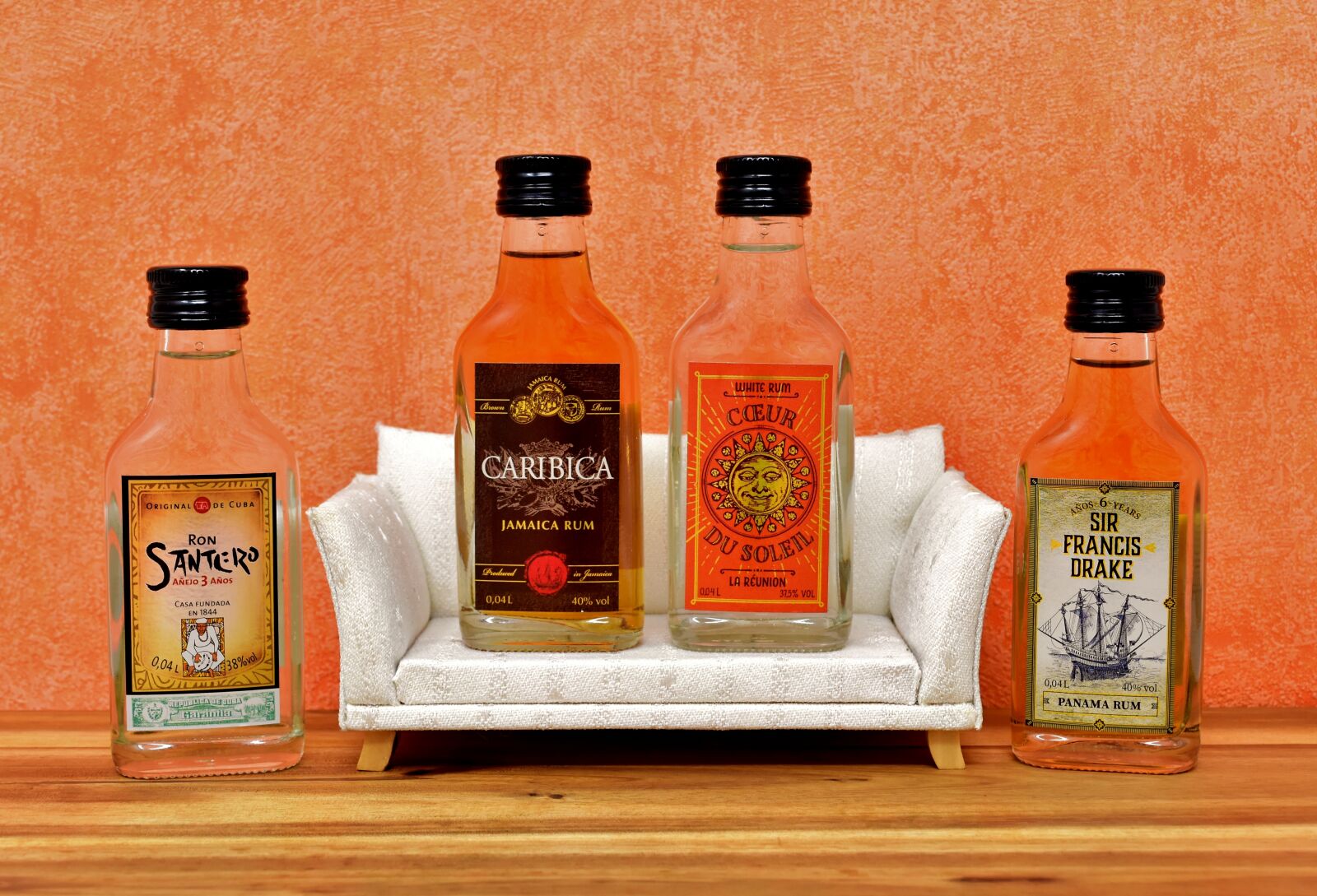 Nikon D7200 sample photo. Men's round, sofa, rum photography