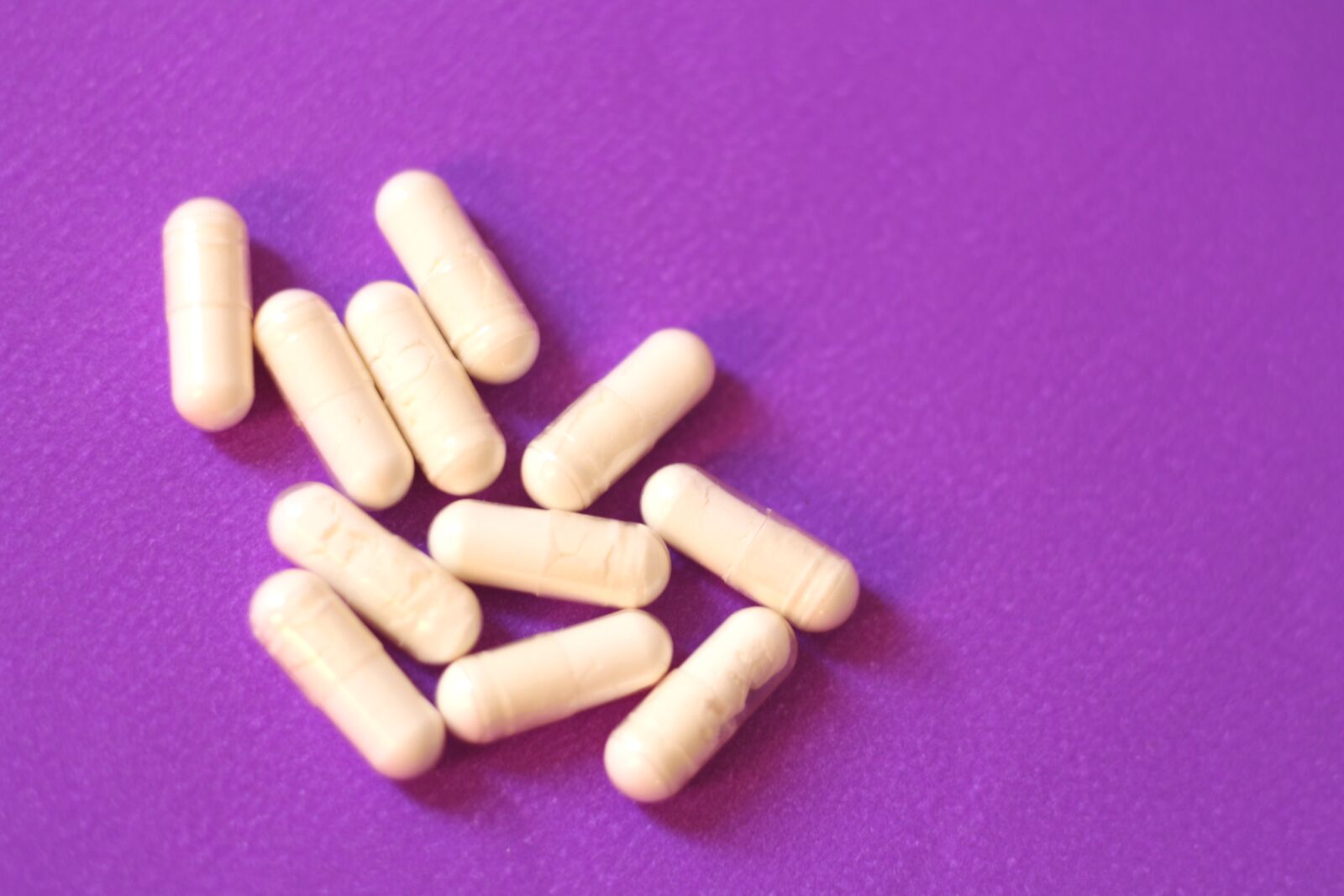Canon EOS 700D (EOS Rebel T5i / EOS Kiss X7i) sample photo. Capsule-diet pill, capsule, pill photography
