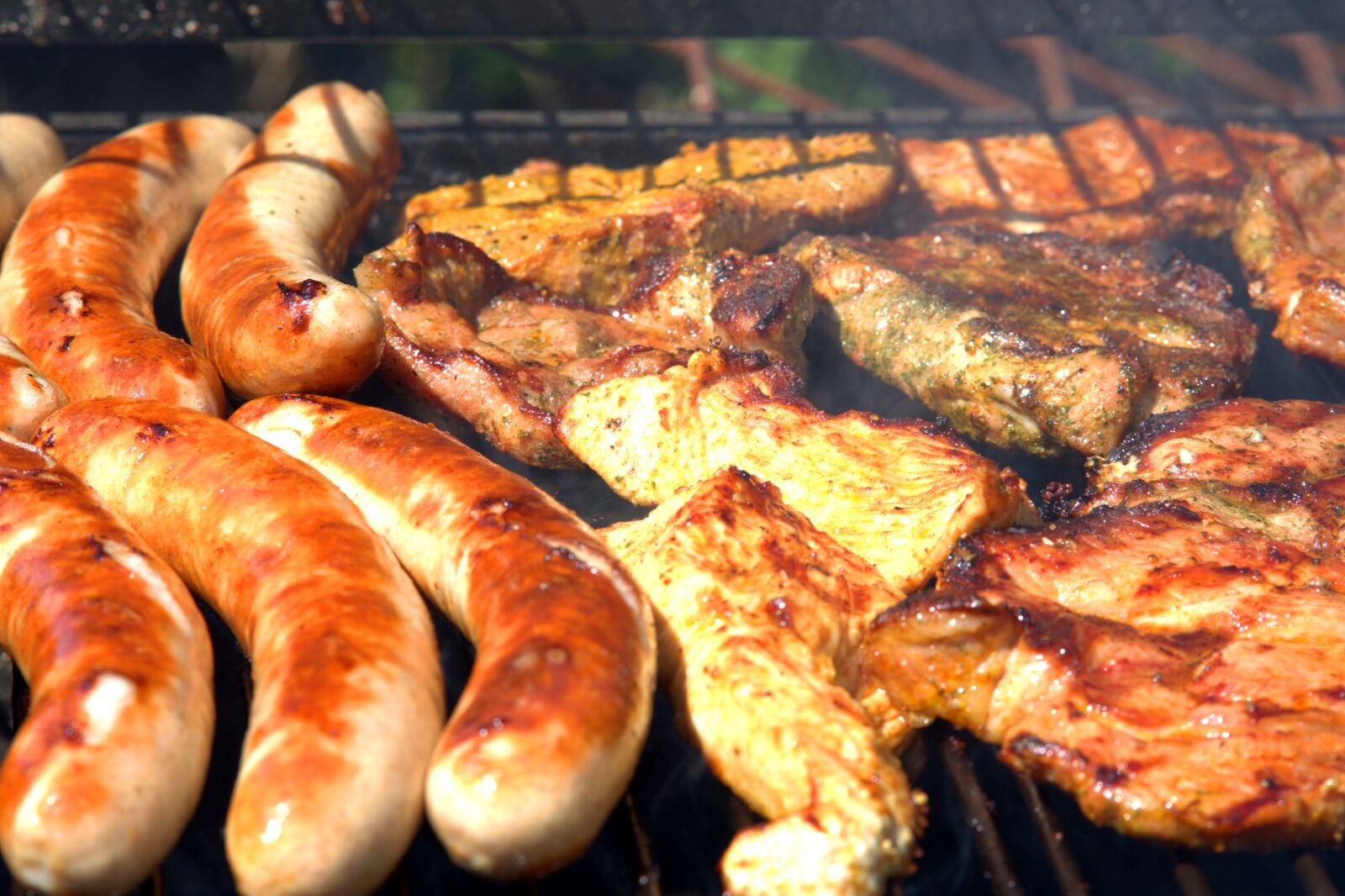 Sony a7 II + Sony FE 85mm F1.8 sample photo. Sommerfest, grill party, garden photography