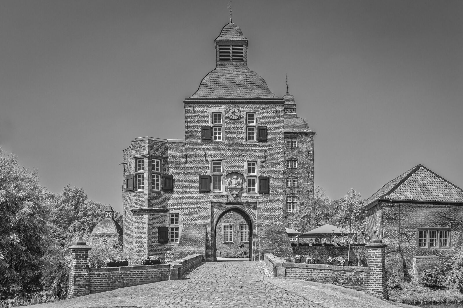 Canon EF 24-70mm F4L IS USM sample photo. Castle, ancient, old photography