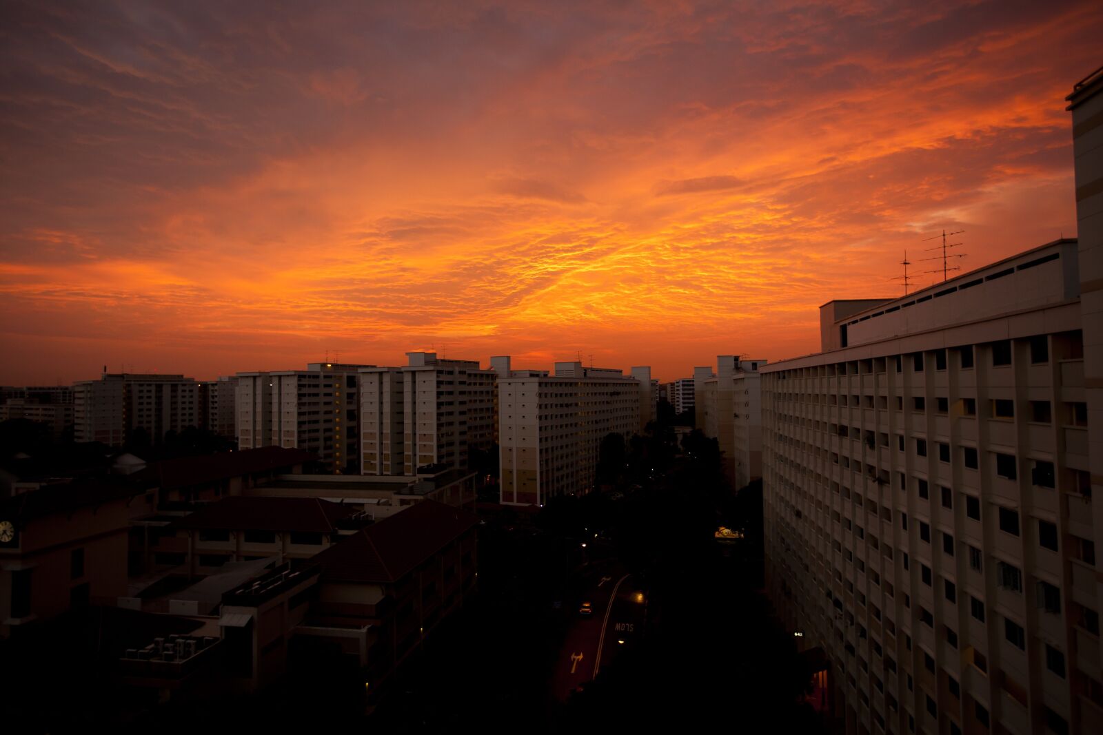 Canon EF 16-35mm F2.8L II USM sample photo. Sunset, buildings, skyline photography