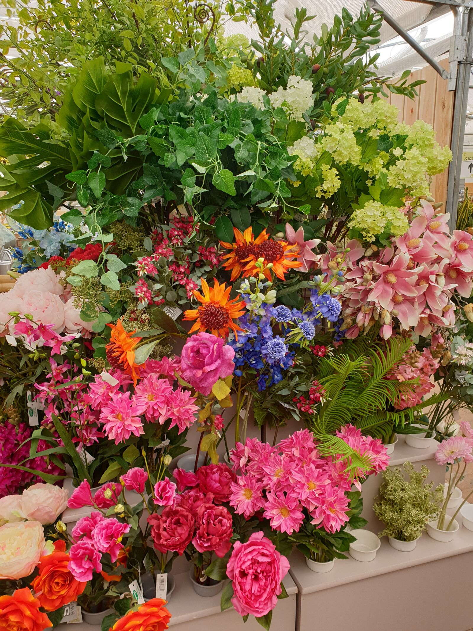 Samsung Galaxy S9 sample photo. Artificial flowers, decoration flowers photography