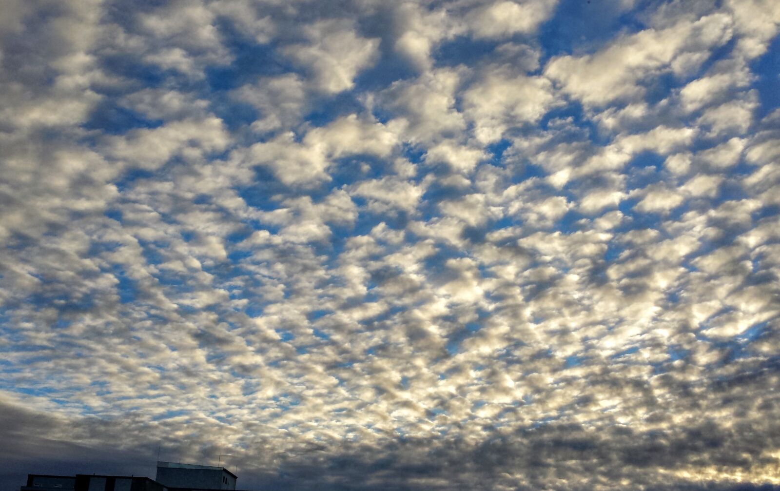 Samsung Galaxy S4 sample photo. Clouds, white, blue photography