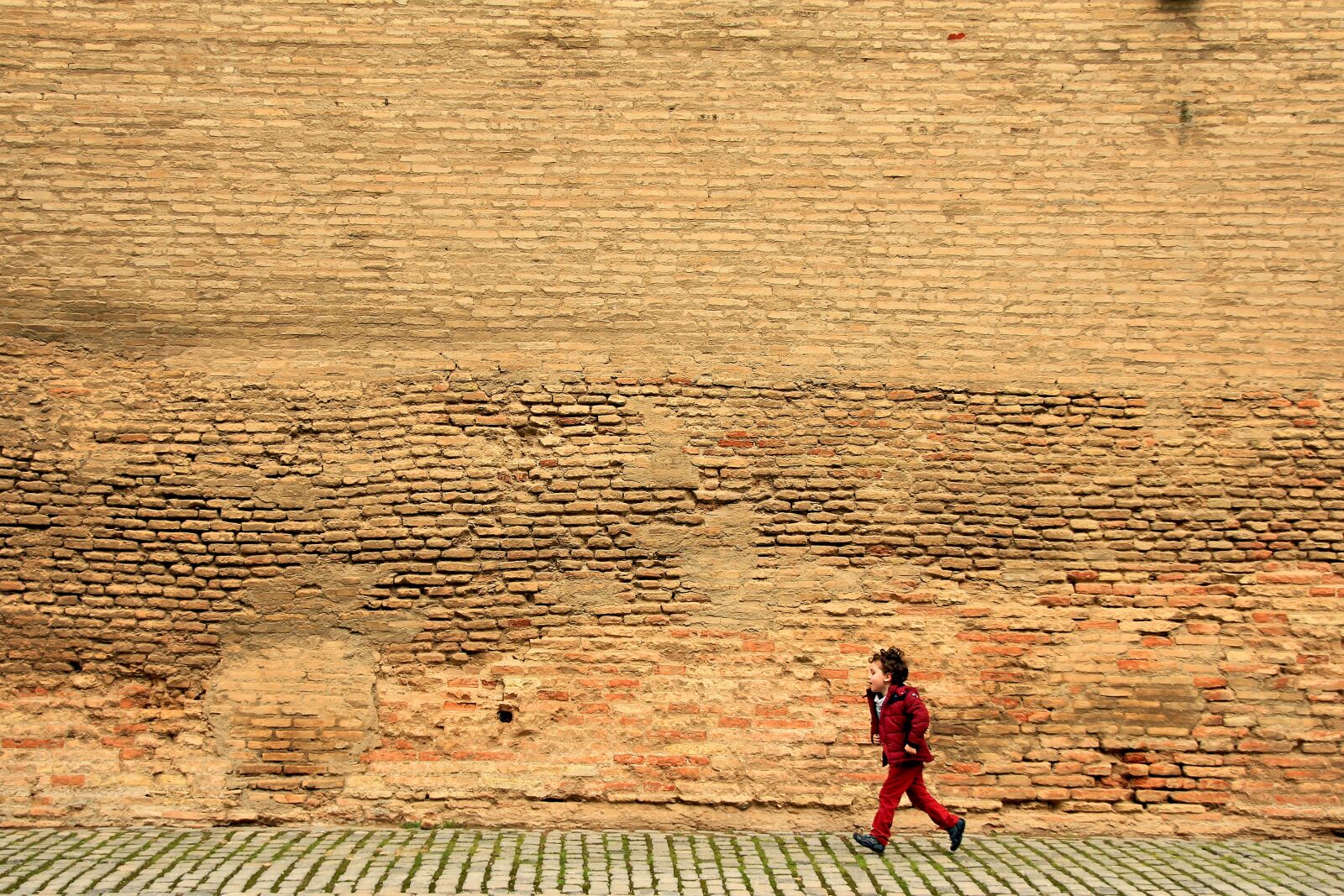 Canon EOS 60D sample photo. Run, child, wall photography