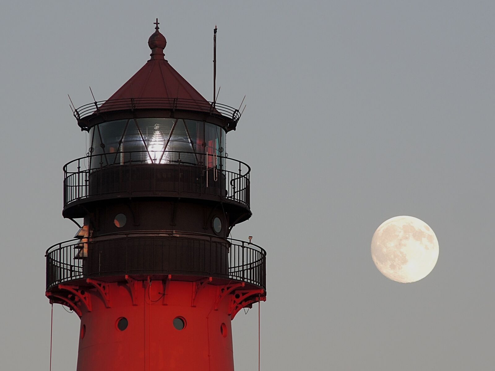 Nikon Coolpix P7700 sample photo. Lighthouse, full moon, westerhever photography