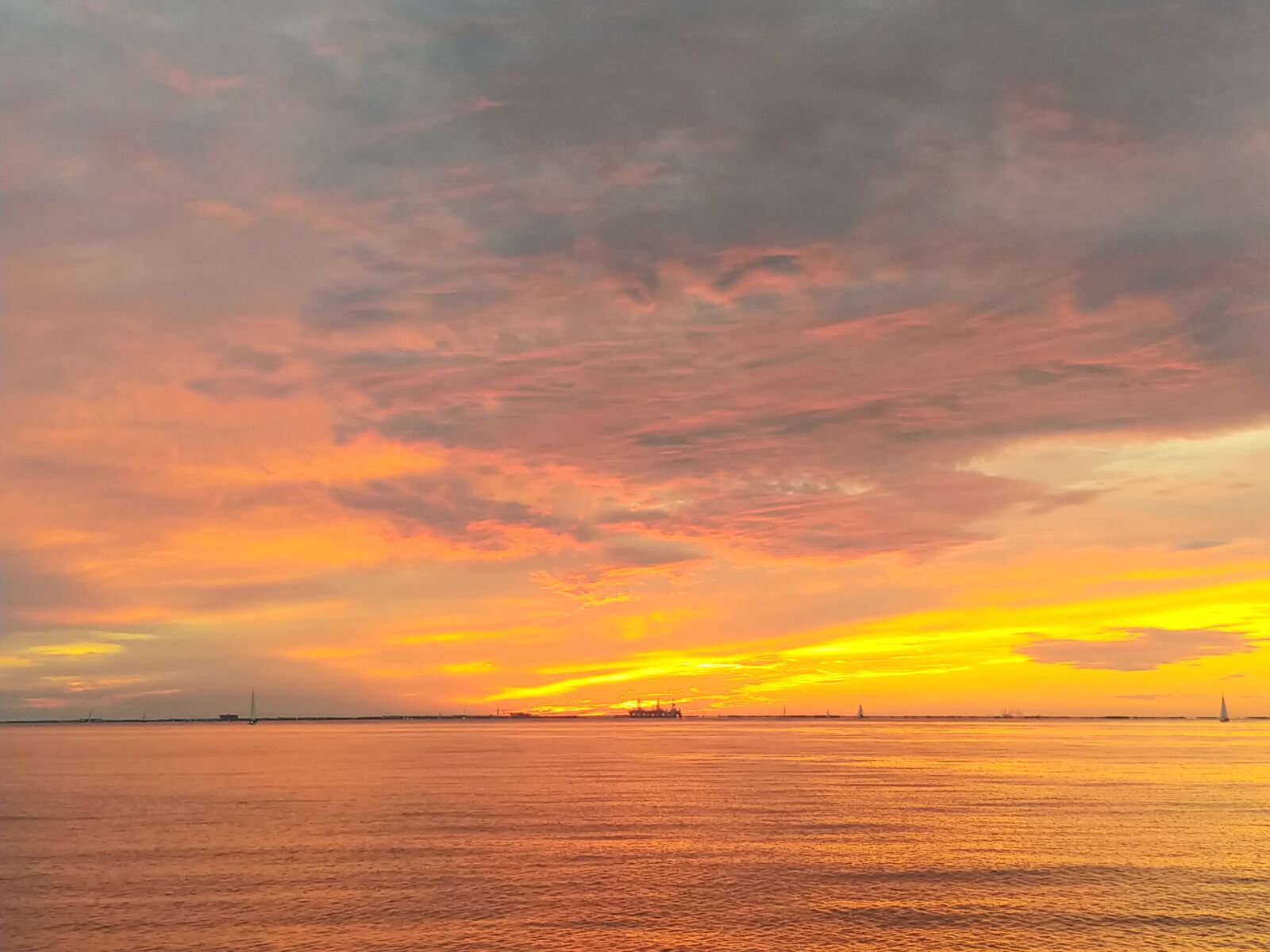 LG V30 sample photo. Ocean, sunset, sky photography