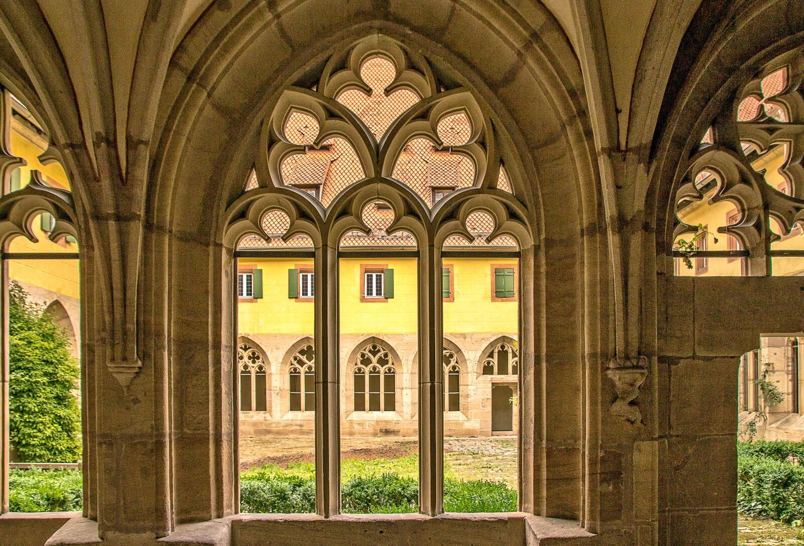 Canon EOS 700D (EOS Rebel T5i / EOS Kiss X7i) sample photo. Monastery, cloister, middle ages photography