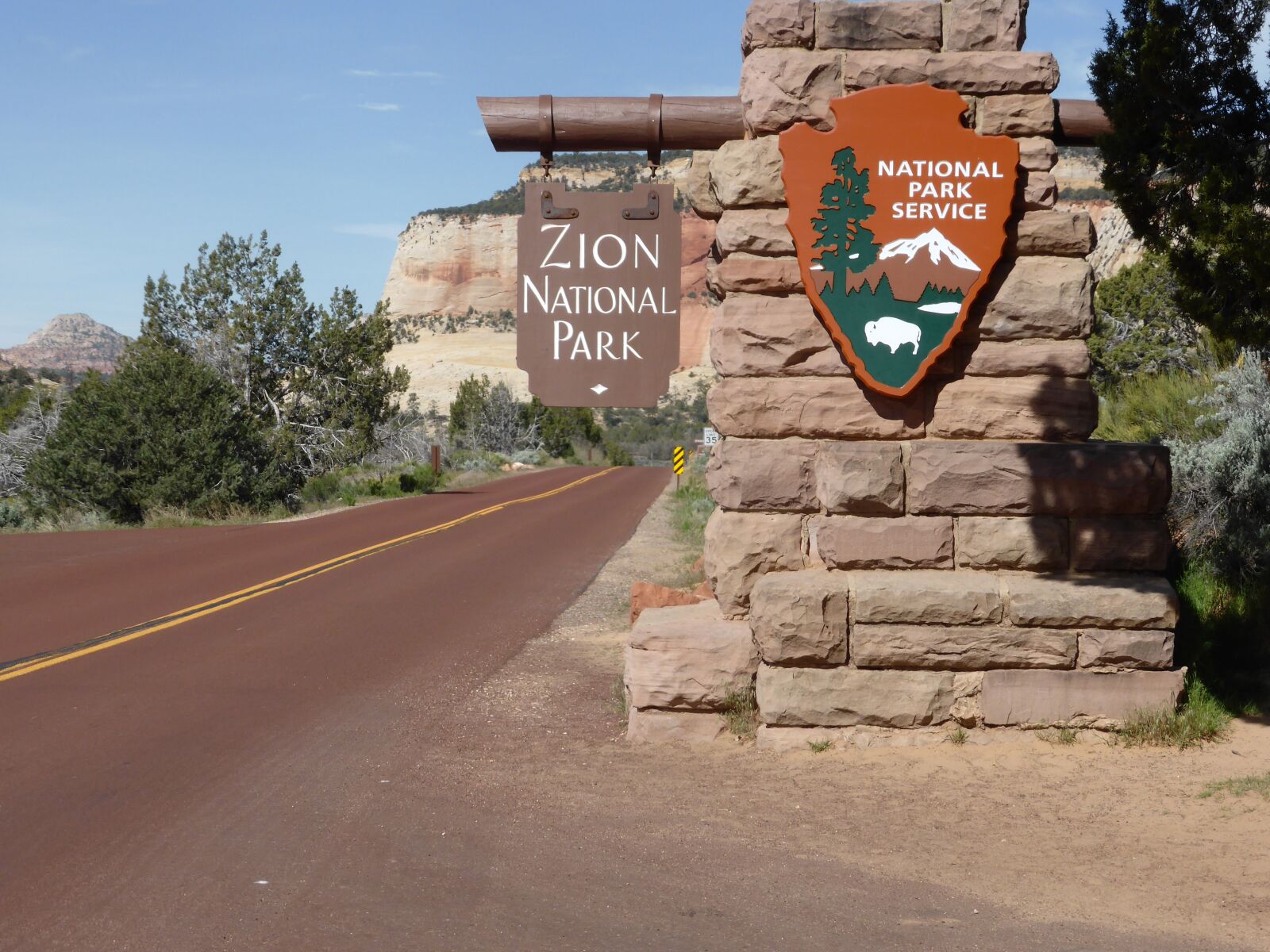 Panasonic Lumix DMC-ZS30 (Lumix DMC-TZ40) sample photo. Zion national park, entrance photography