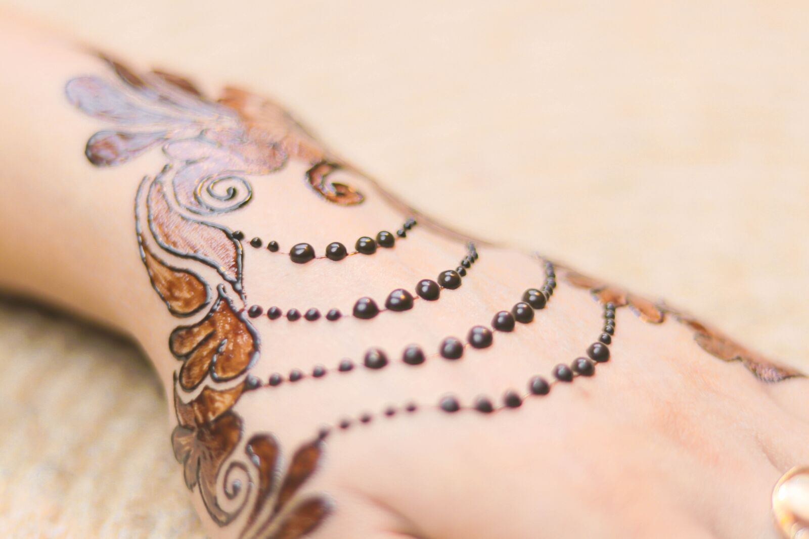 Canon EOS 80D sample photo. Jewellery, henna art, girl photography