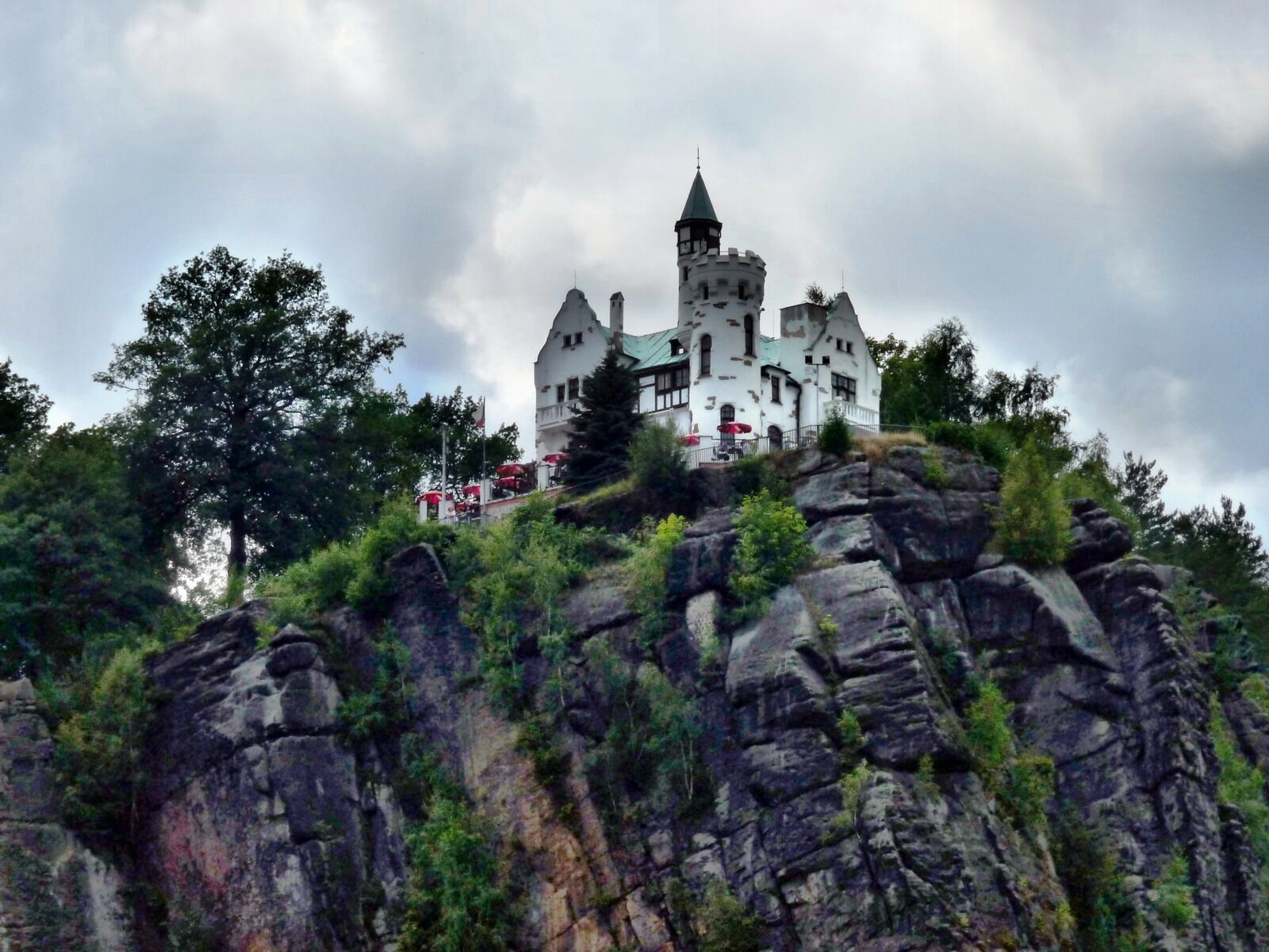 Panasonic Lumix DMC-FZ28 sample photo. Decin, castle, sand stone photography
