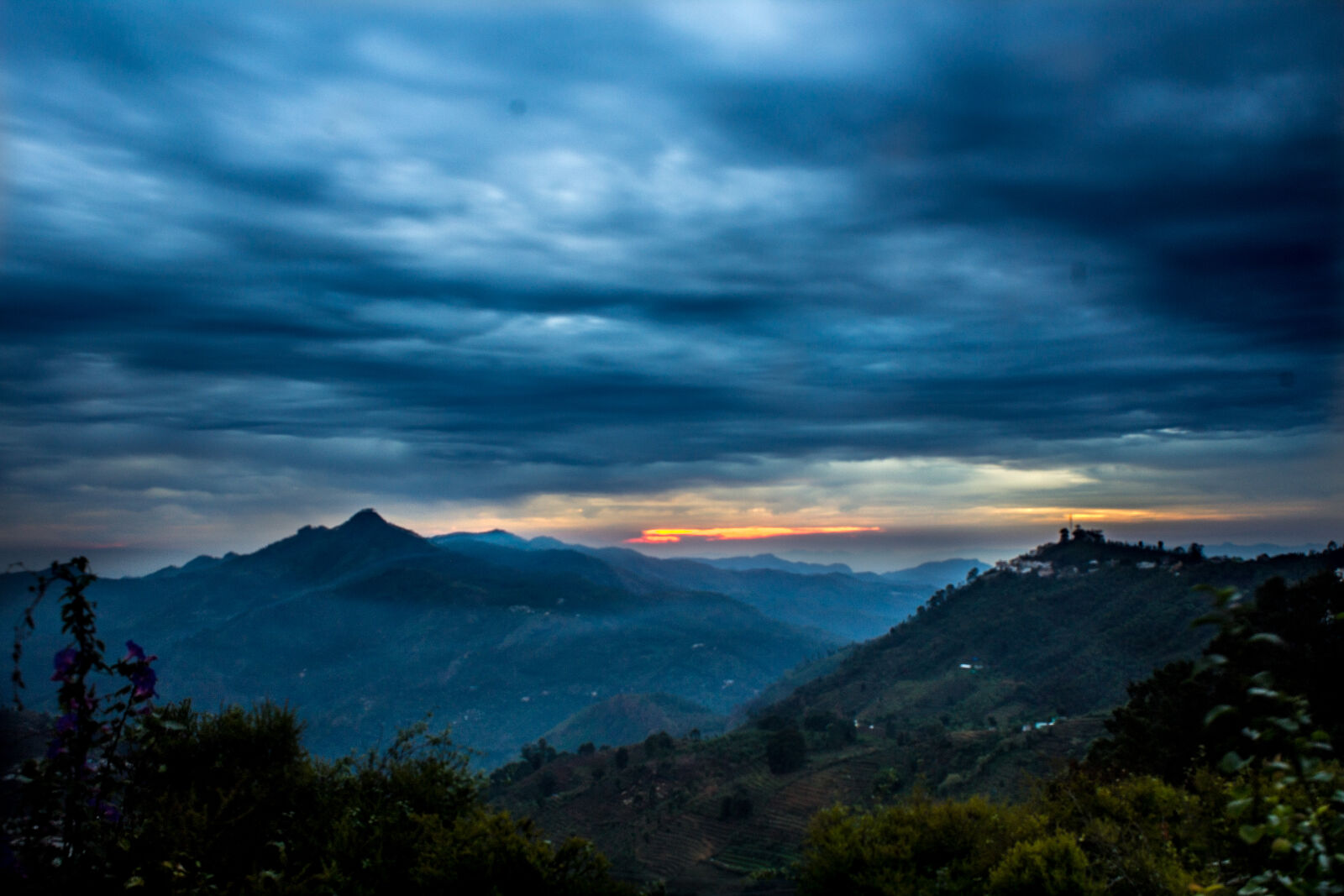 Canon EOS 1200D (EOS Rebel T5 / EOS Kiss X70 / EOS Hi) sample photo. Clouds, hills, morning, mountain photography