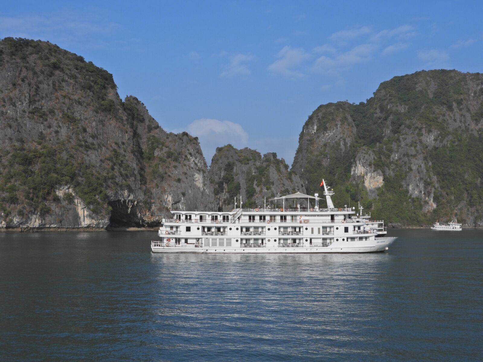 Nikon Coolpix P1000 sample photo. Vietnam, halong bay, bay photography