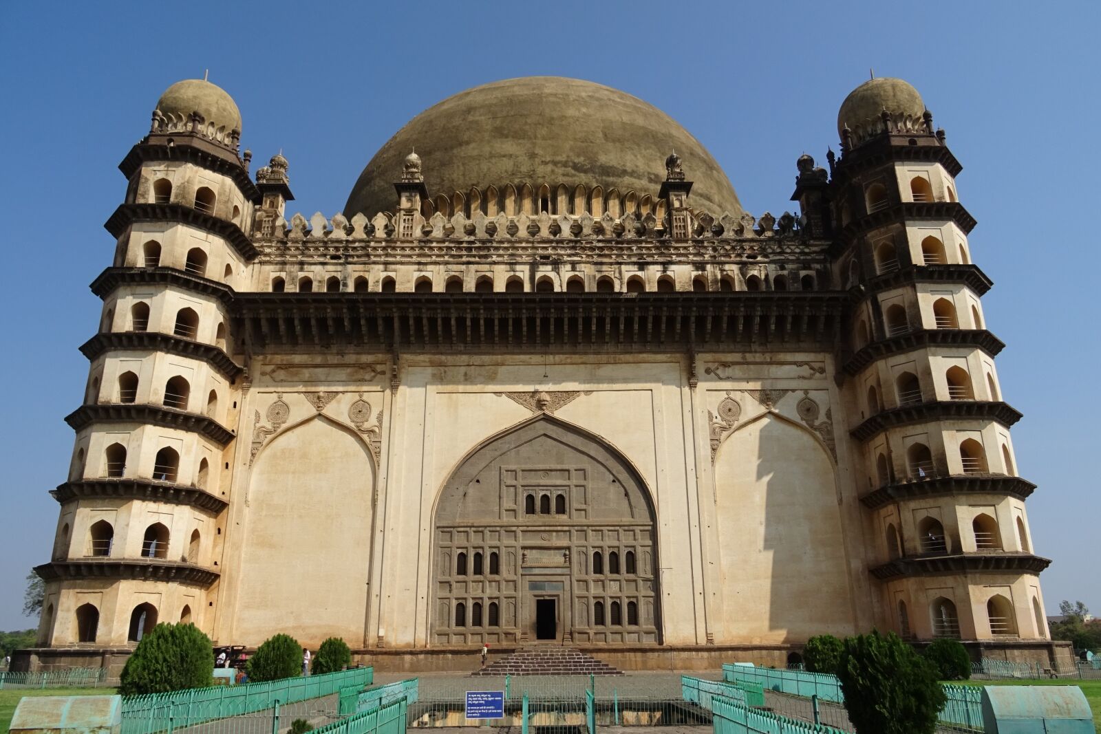 Sony DSC-HX60V sample photo. Gol gumbaz, mausoleum, monument photography
