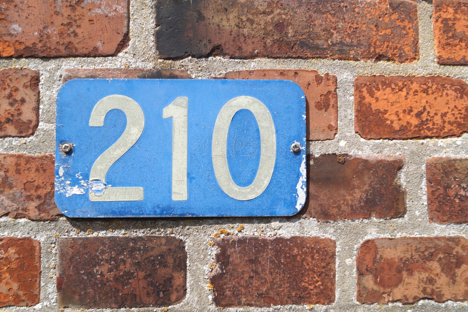 Sony DT 18-55mm F3.5-5.6 SAM II sample photo. House number, number, shield photography