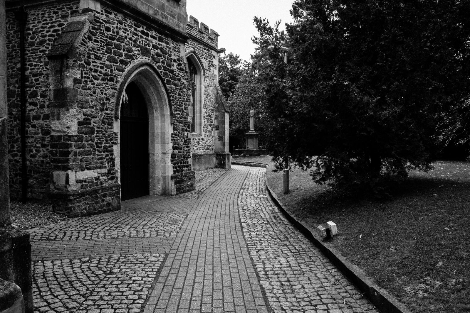 Canon EOS 1300D (EOS Rebel T6 / EOS Kiss X80) sample photo. Church, path, old photography