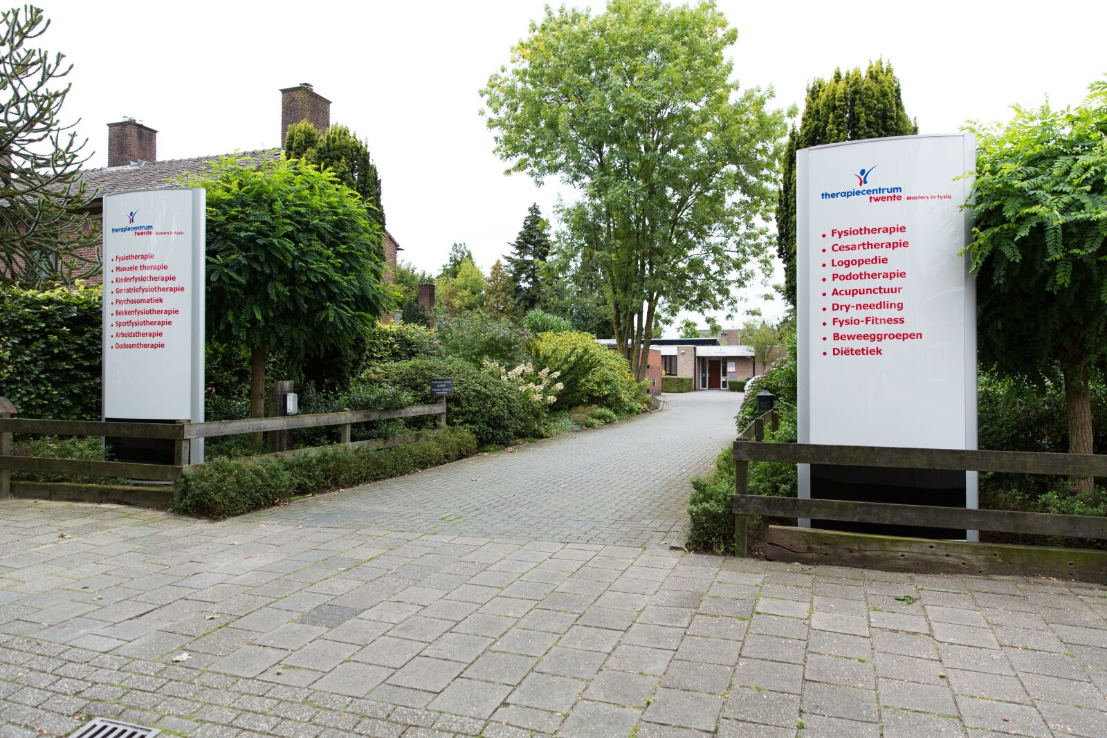 Canon EF 24-70mm F2.8L II USM sample photo. Entrance, physical therapy, fysiofit photography