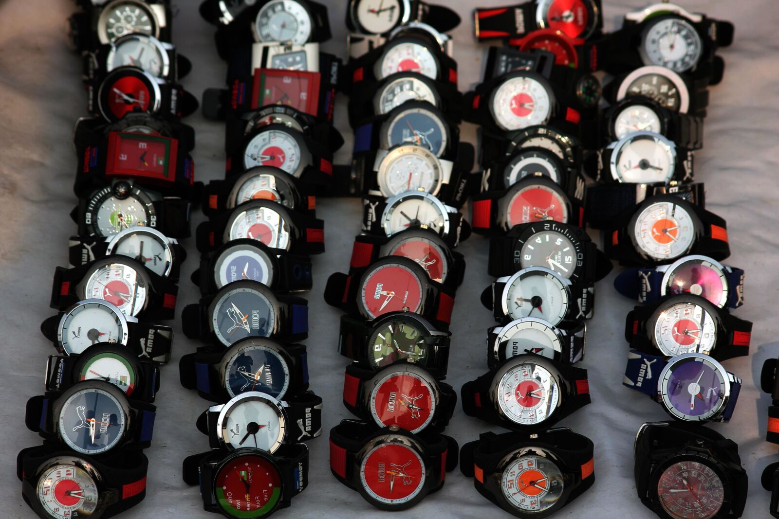 Canon EOS 550D (EOS Rebel T2i / EOS Kiss X4) sample photo. Wristwatch, shop, object, colorful photography