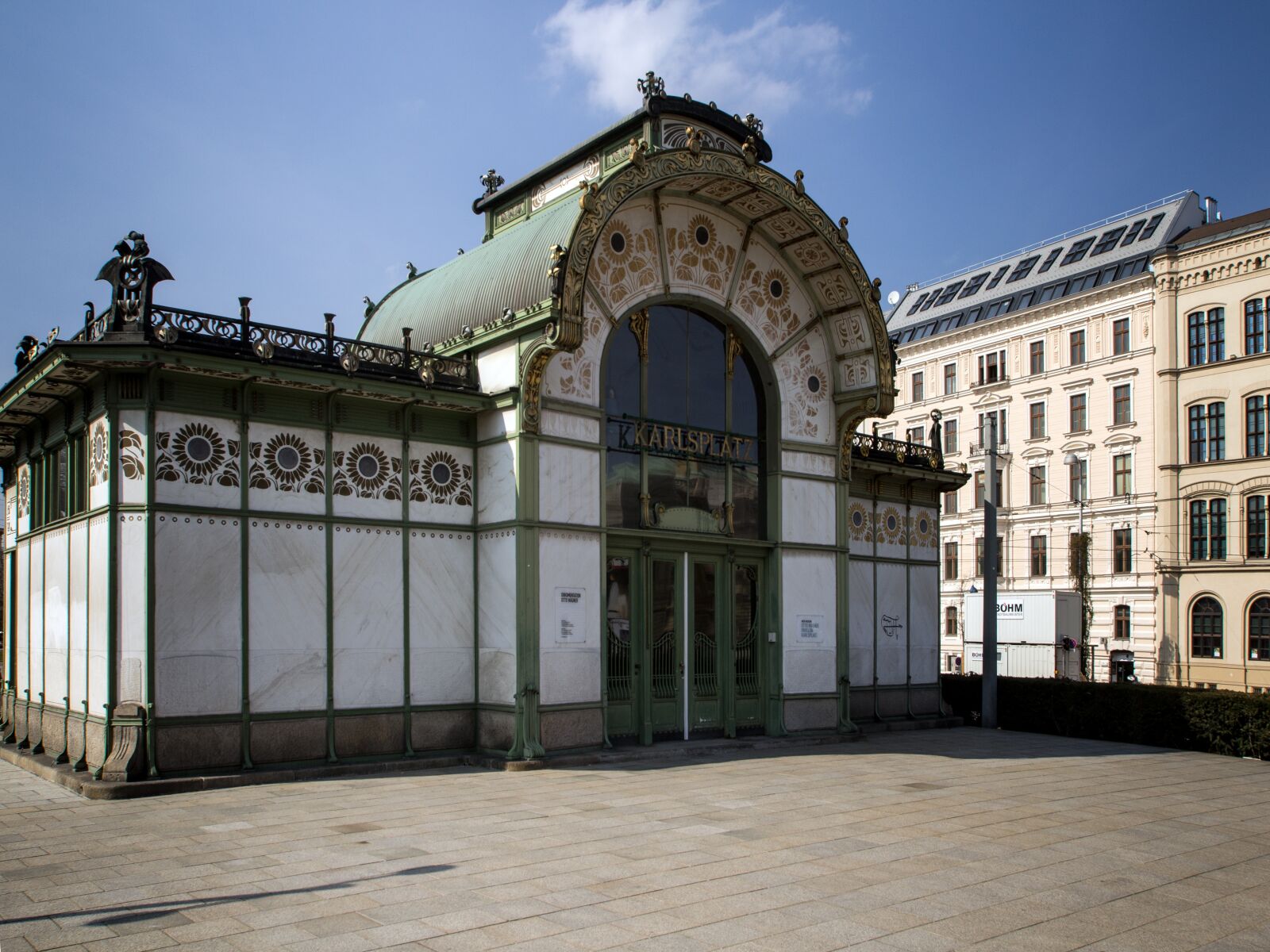 Canon EOS 600D (Rebel EOS T3i / EOS Kiss X5) sample photo. Vienna, charles square, building photography